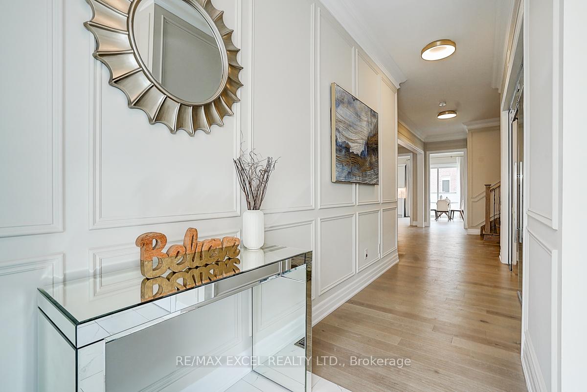 Photo 4 of 137 Pine Hill Crescent, Aurora, Aurora Estates — HOMEH