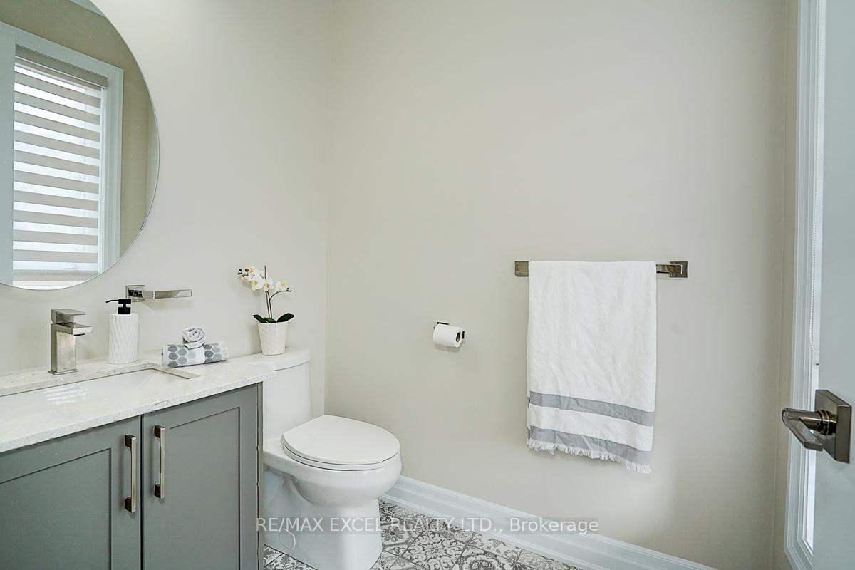 Photo 2 of 137 Pine Hill Crescent, Aurora, Aurora Estates — HOMEH