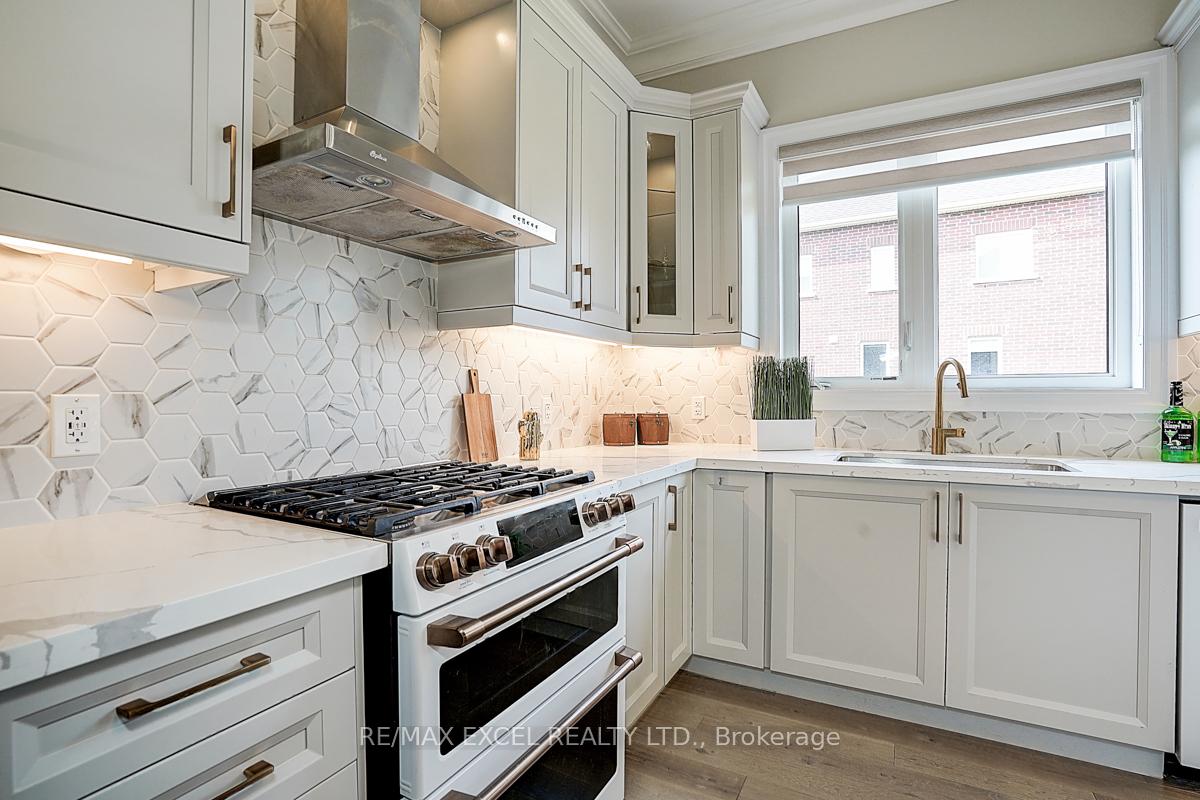 Photo 17 of 137 Pine Hill Crescent, Aurora, Aurora Estates — HOMEH