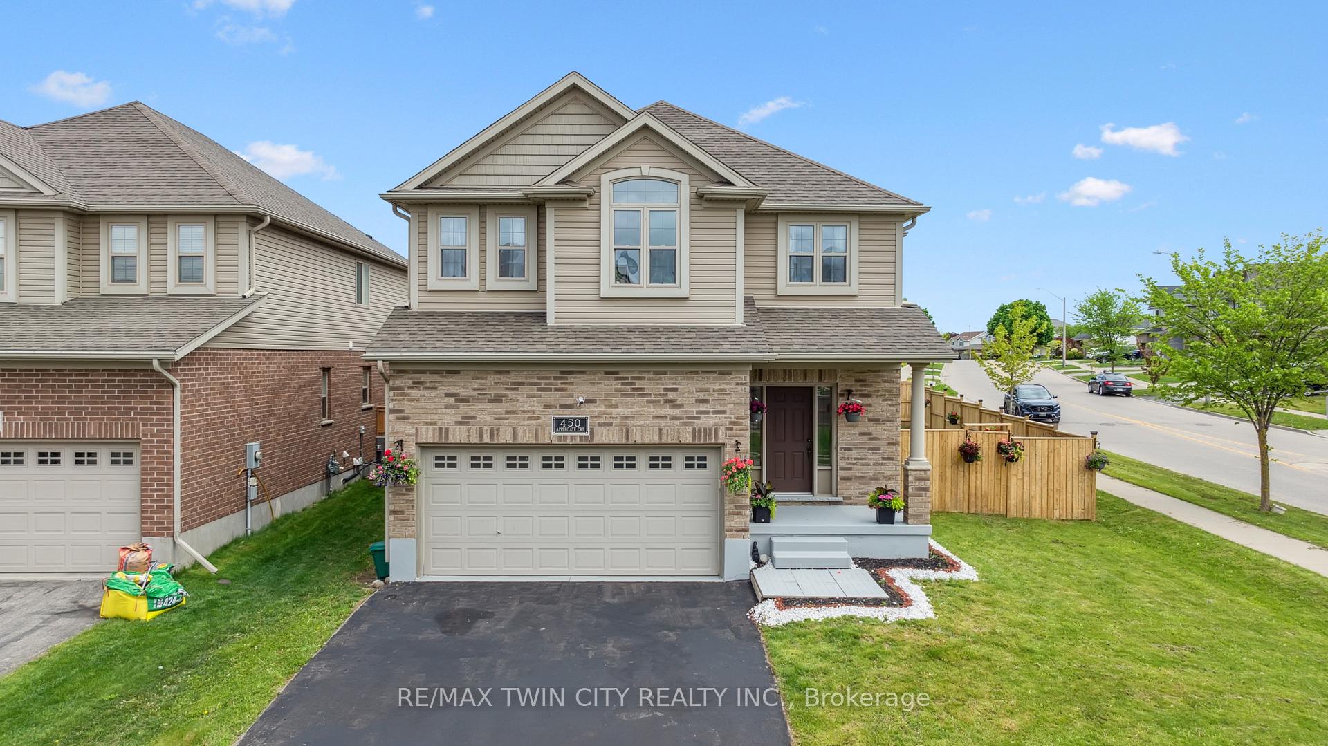 Photo 2 of 450 Applegate Court, Waterloo, Westvale — HOMEH