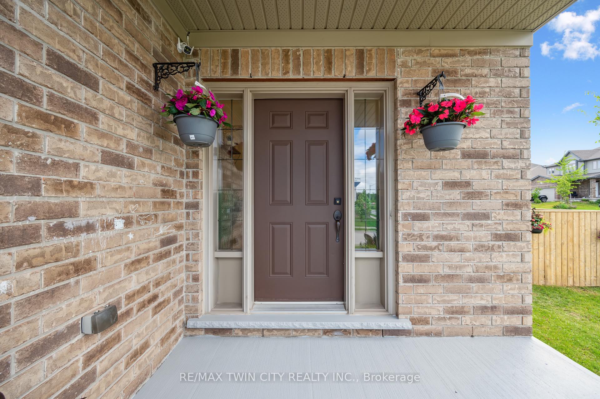 Photo 5 of 450 Applegate Court, Waterloo, Westvale — HOMEH