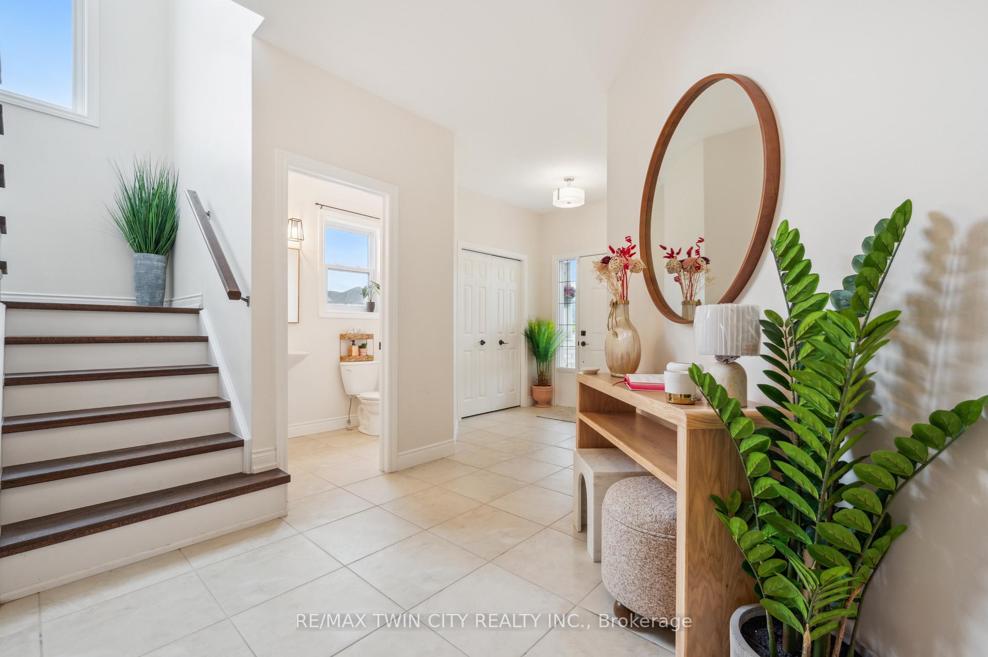 Photo 6 of 450 Applegate Court, Waterloo, Westvale — HOMEH