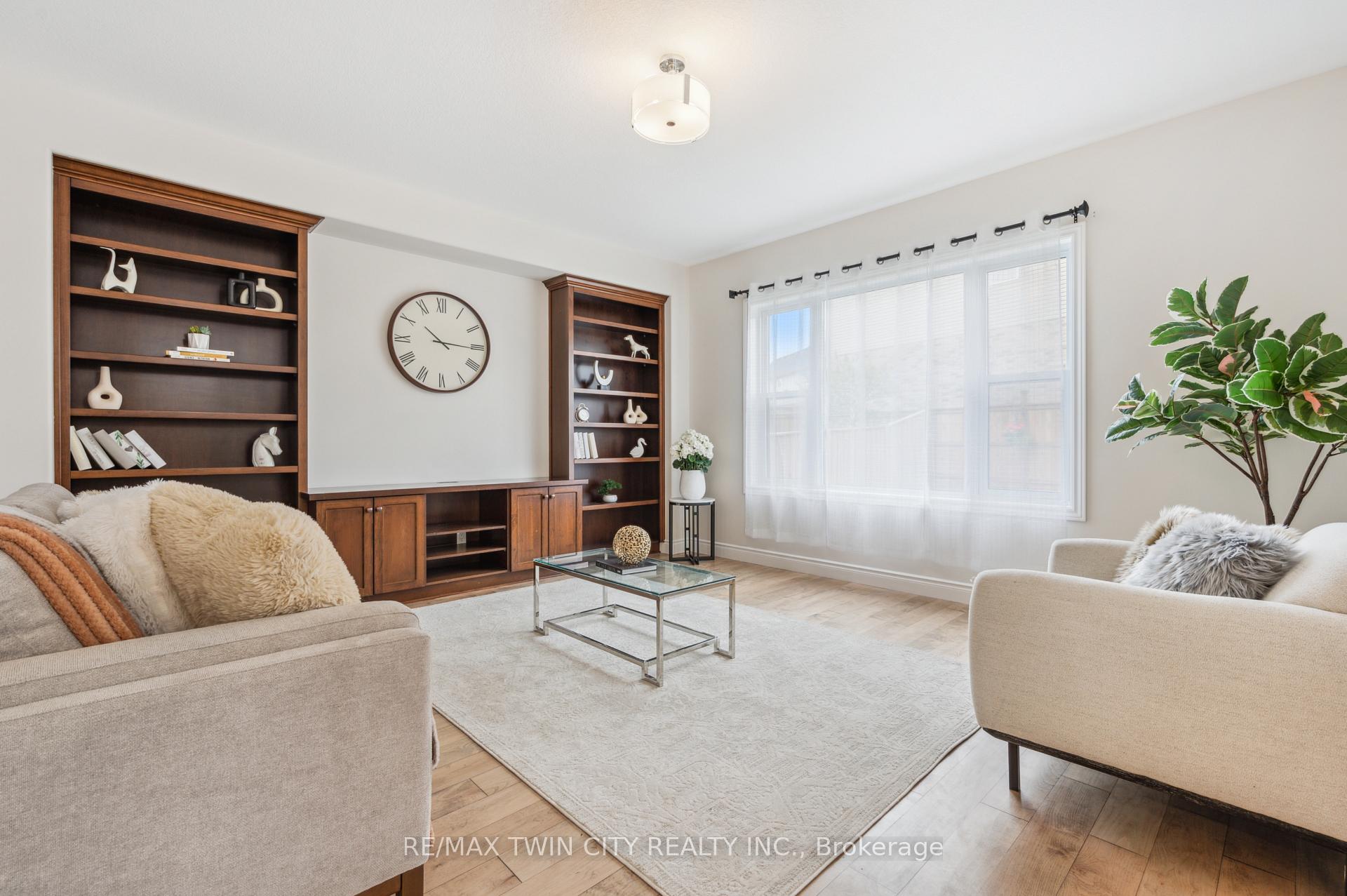 Photo 8 of 450 Applegate Court, Waterloo, Westvale — HOMEH