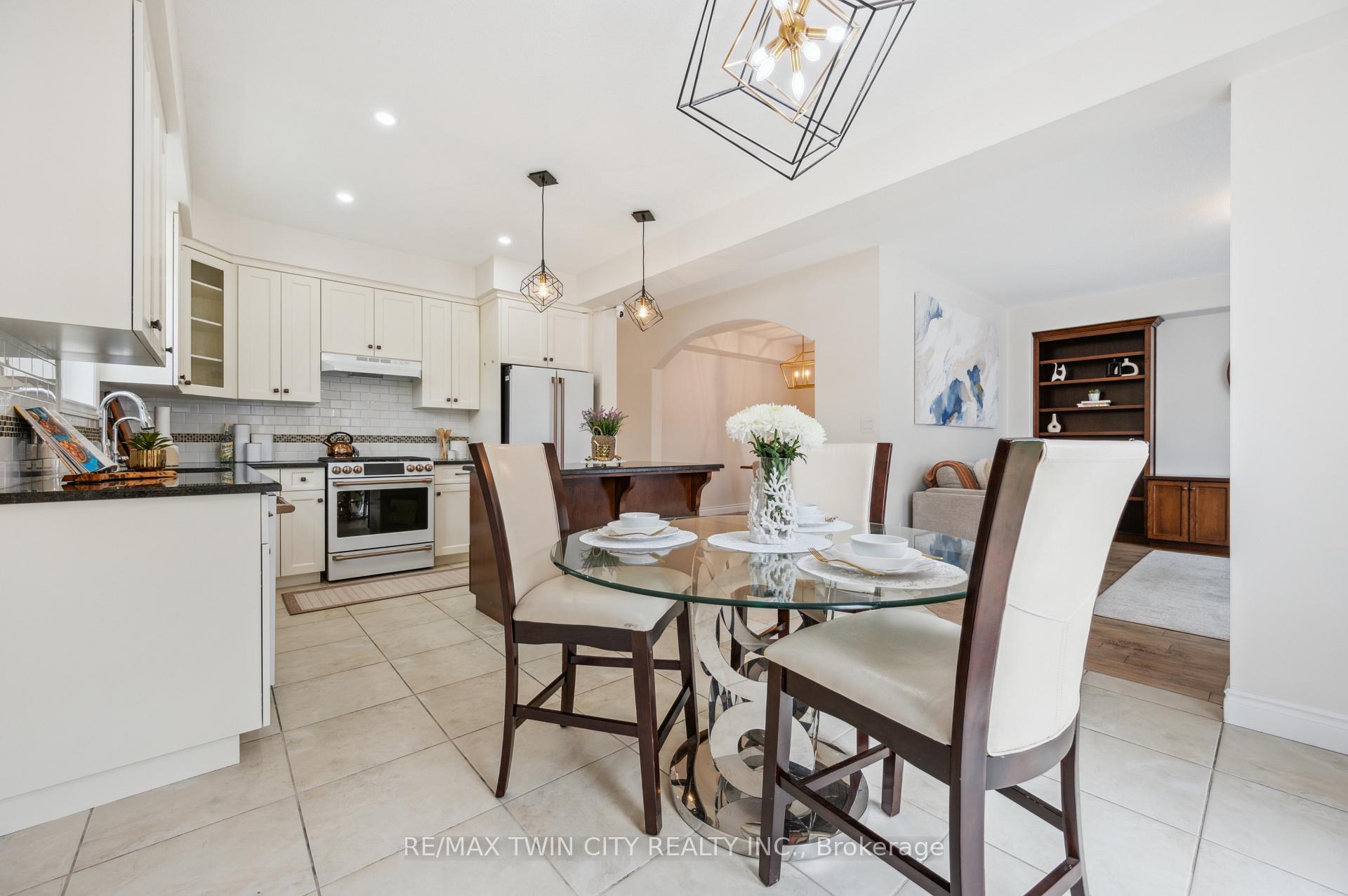 Photo 11 of 450 Applegate Court, Waterloo, Westvale — HOMEH