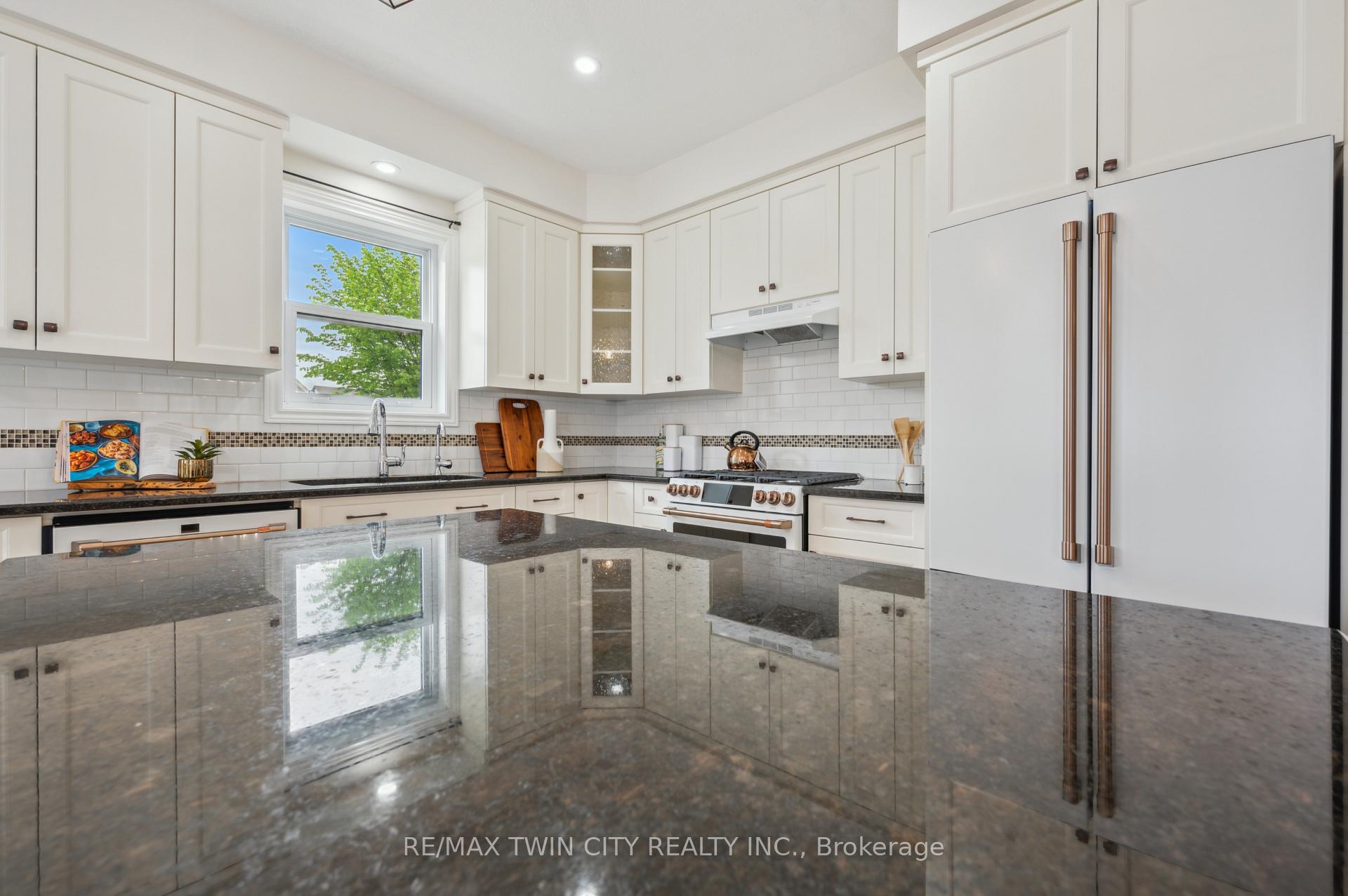 Photo 13 of 450 Applegate Court, Waterloo, Westvale — HOMEH