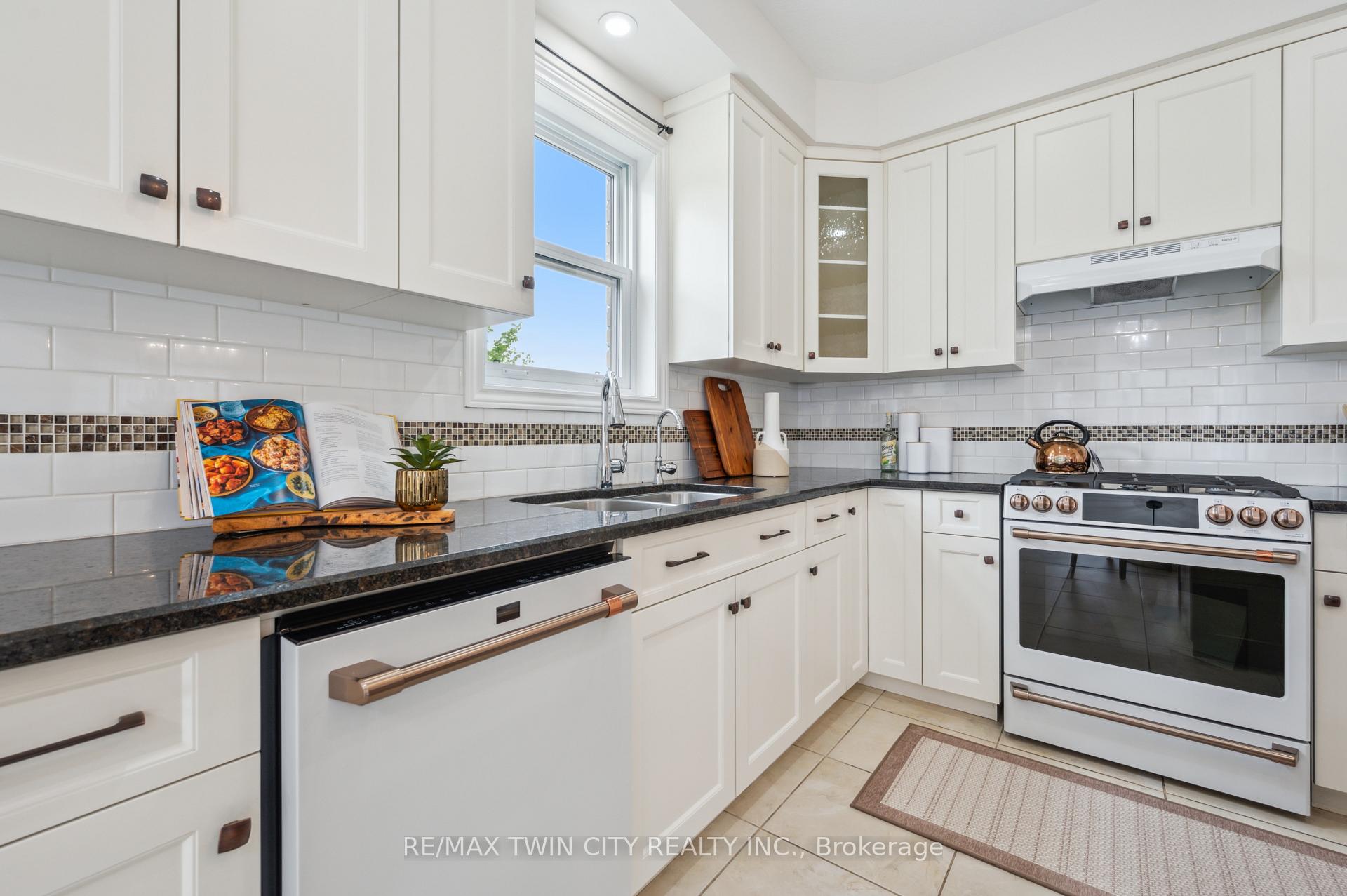 Photo 14 of 450 Applegate Court, Waterloo, Westvale — HOMEH