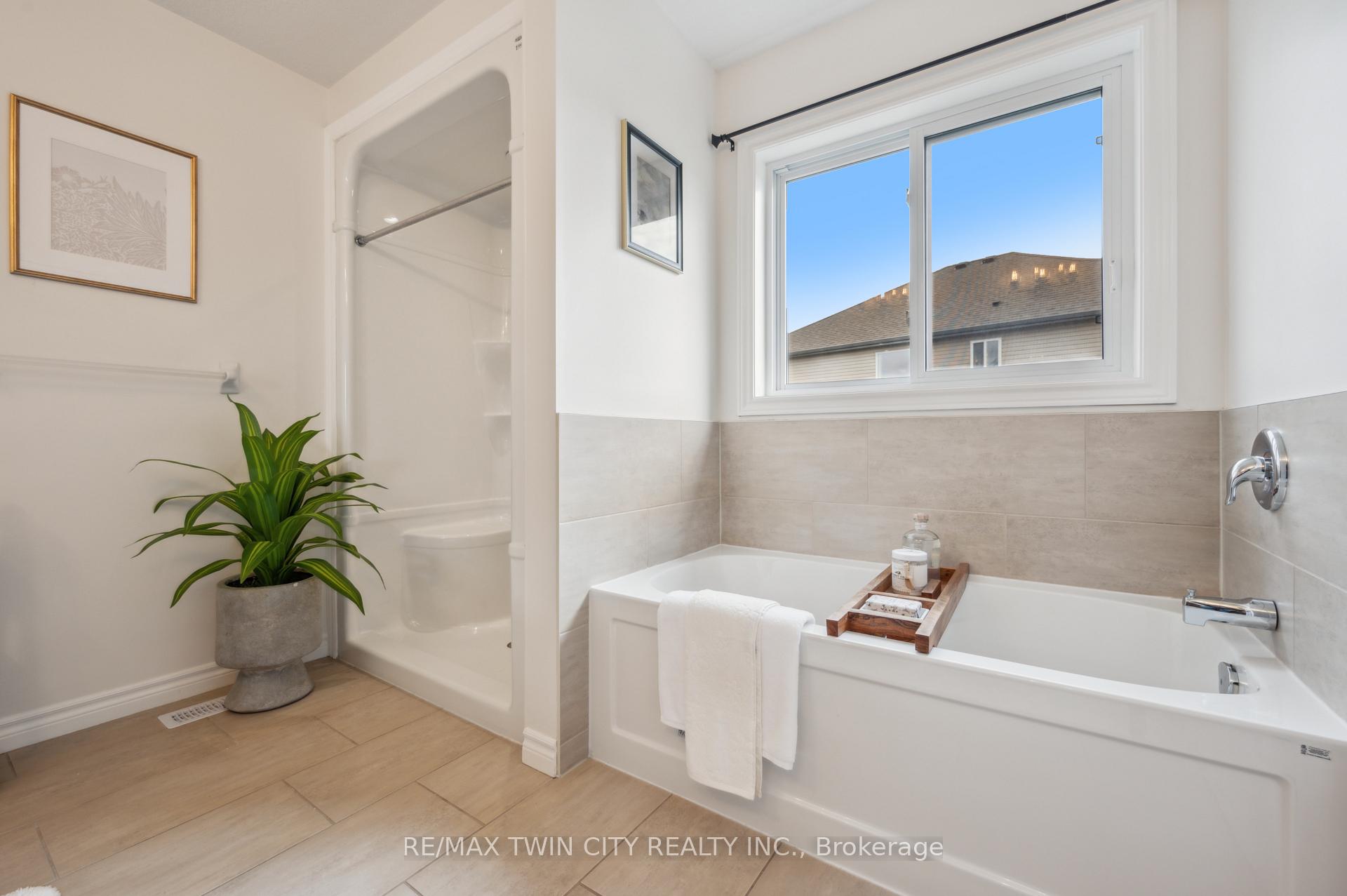 Photo 33 of 450 Applegate Court, Waterloo, Westvale — HOMEH