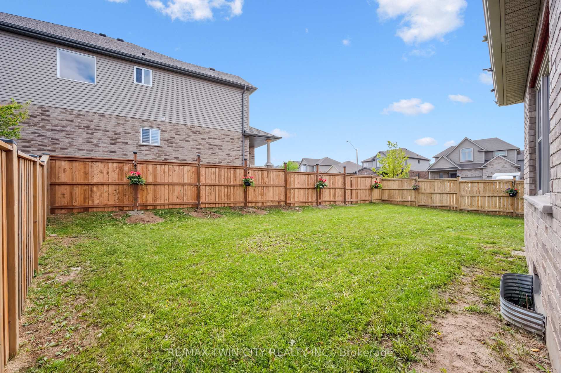 Photo 37 of 450 Applegate Court, Waterloo, Westvale — HOMEH
