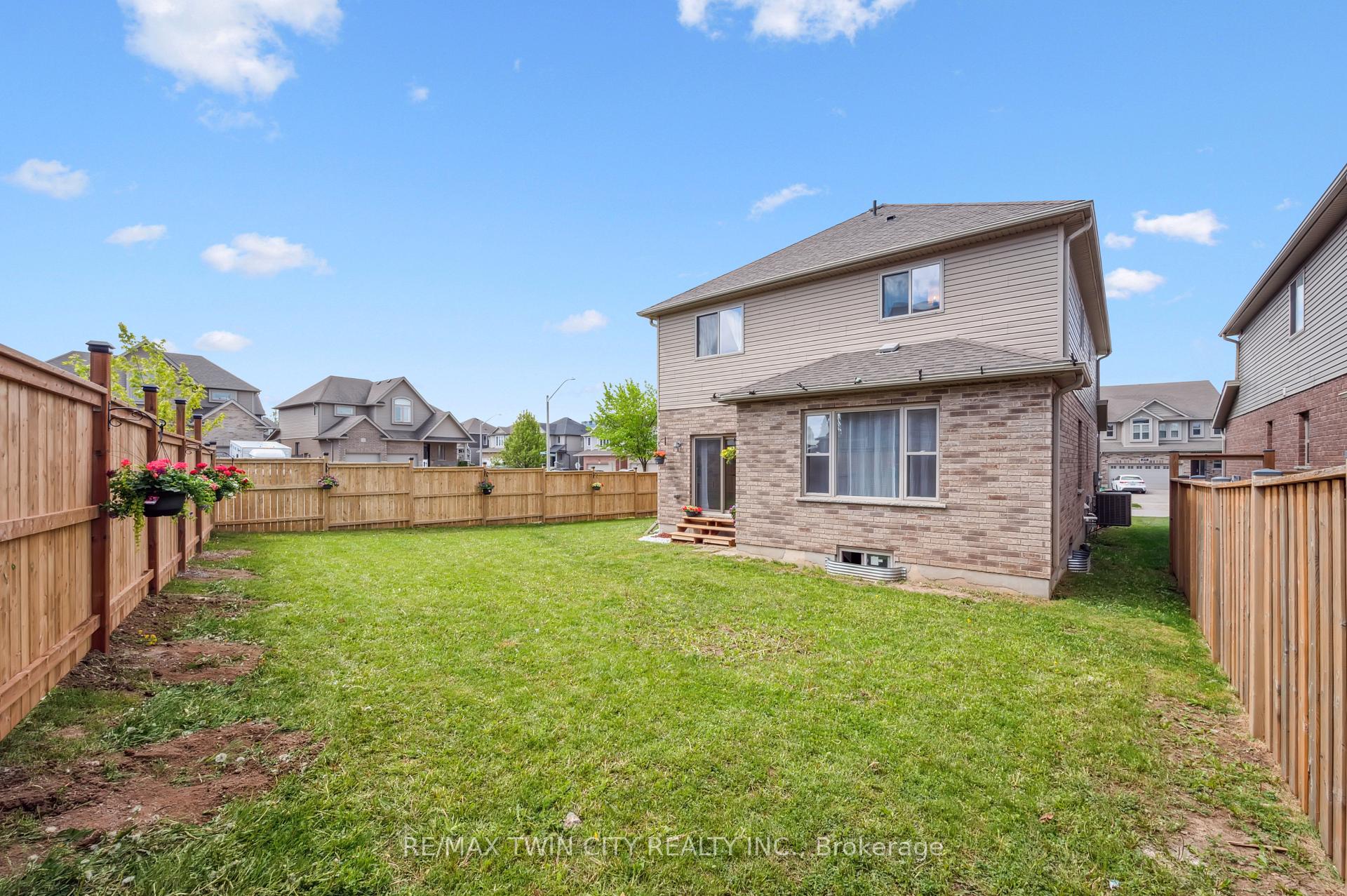 Photo 38 of 450 Applegate Court, Waterloo, Westvale — HOMEH