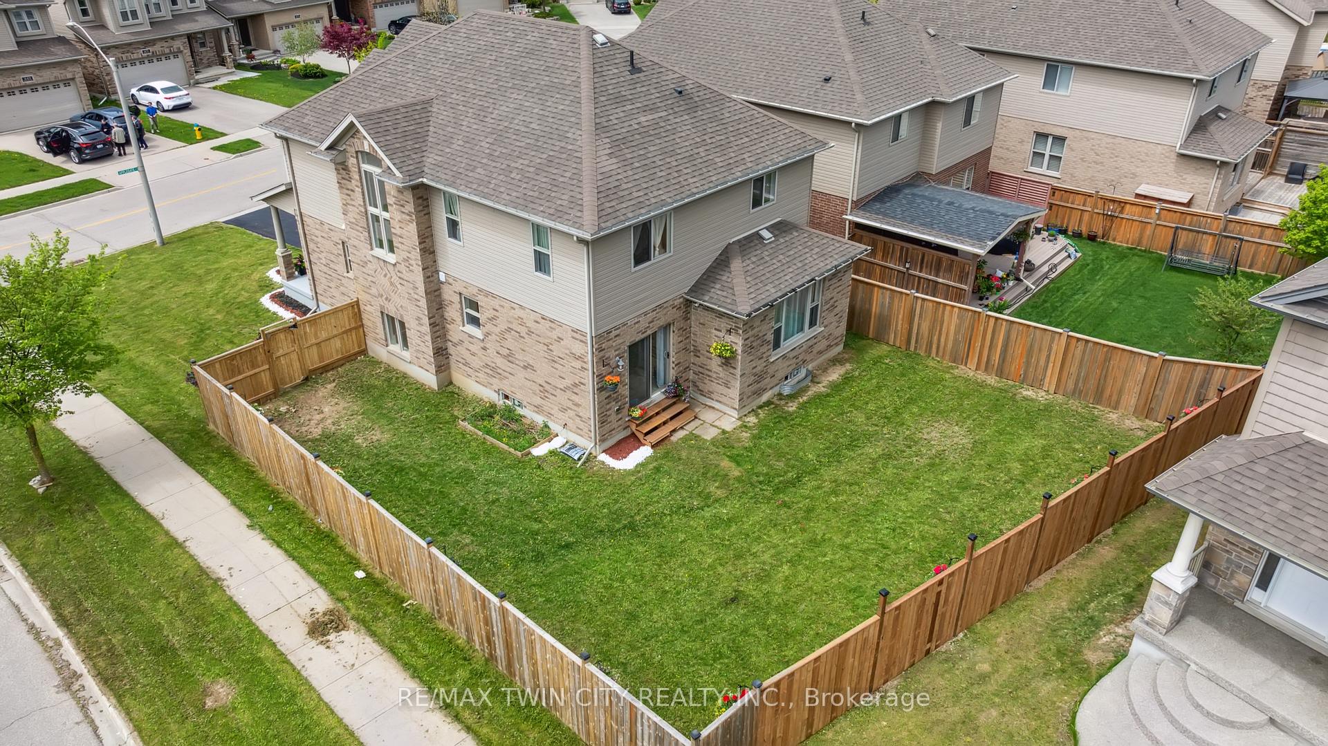 Photo 43 of 450 Applegate Court, Waterloo, Westvale — HOMEH