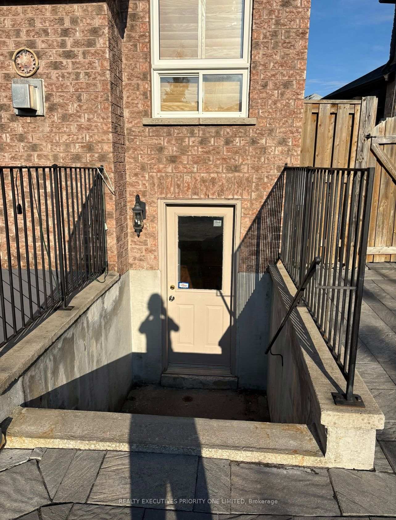 Photo 2 of 210 Regency View Heights, Vaughan, Maple — HOMEH