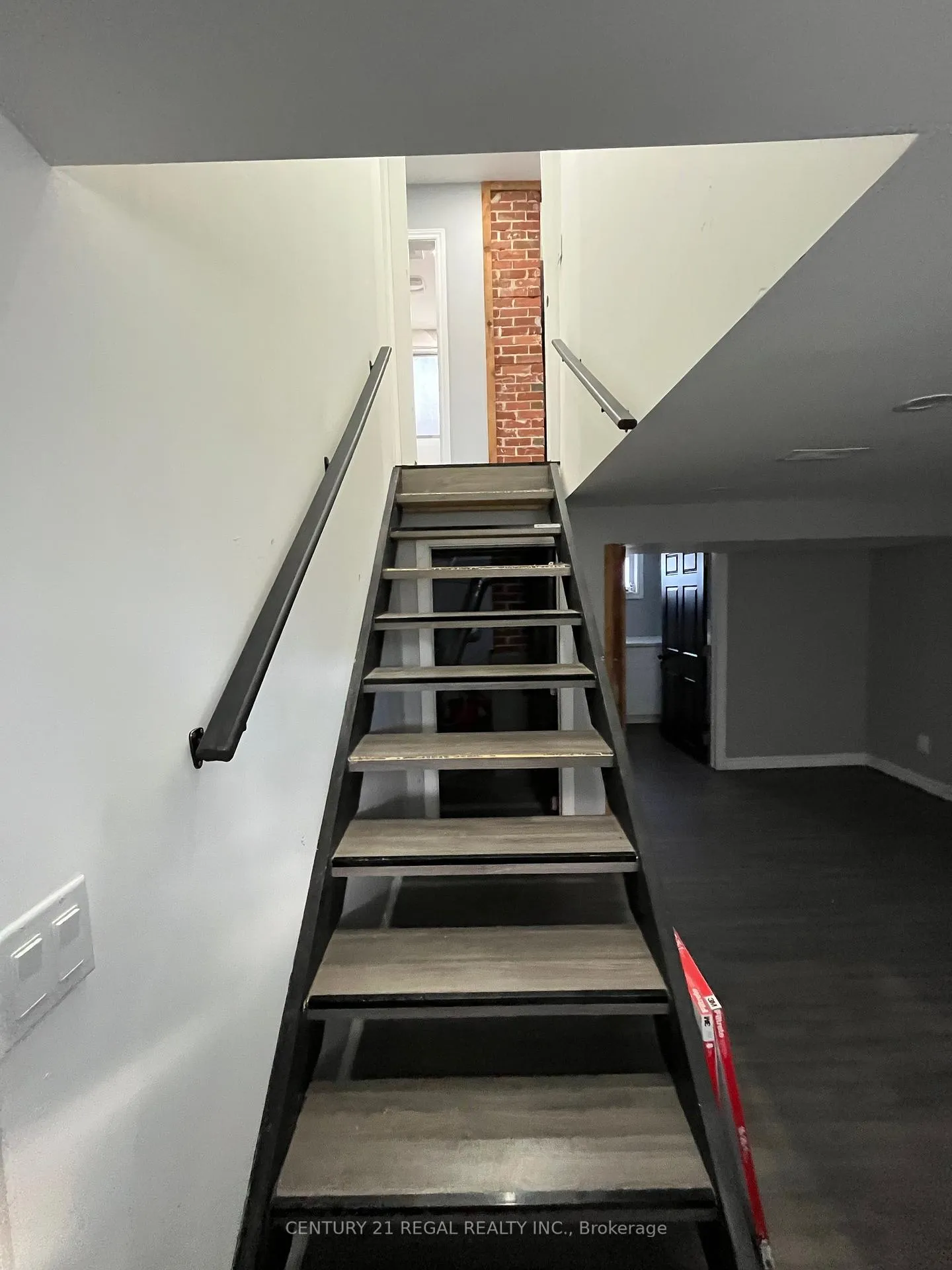 Photo 10 of 259 Tiffin Street, Barrie, 400 North — HOMEH