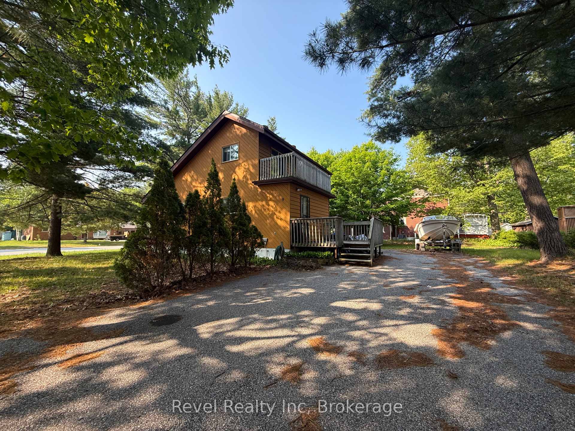 Photo 1 of 9 Islandview Crescent, Wasaga Beach — HOMEH