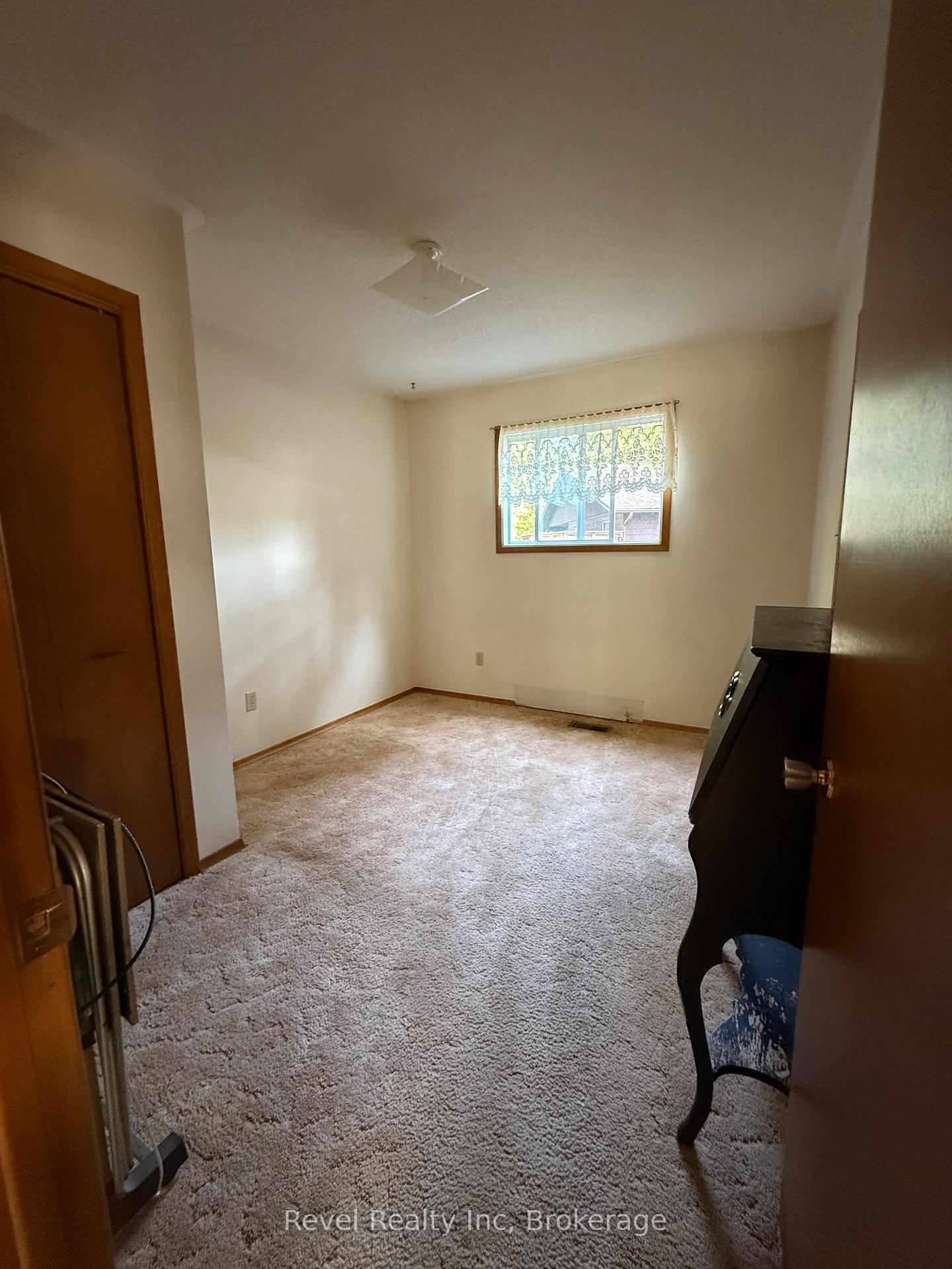 Photo 7 of 9 Islandview Crescent, Wasaga Beach — HOMEH