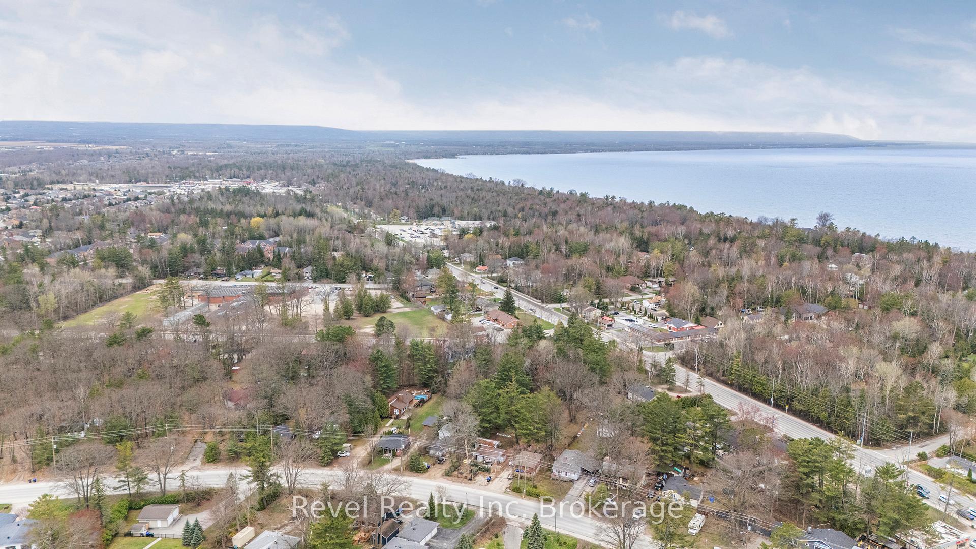 Photo 10 of 9 Islandview Crescent, Wasaga Beach — HOMEH