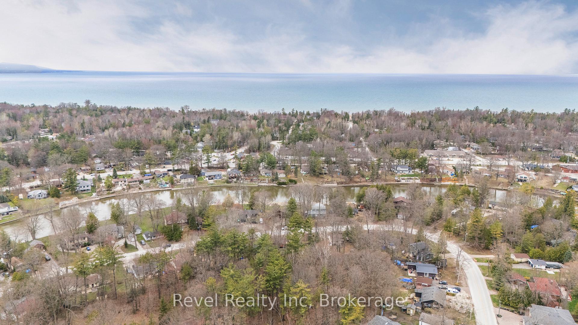 Photo 11 of 9 Islandview Crescent, Wasaga Beach — HOMEH