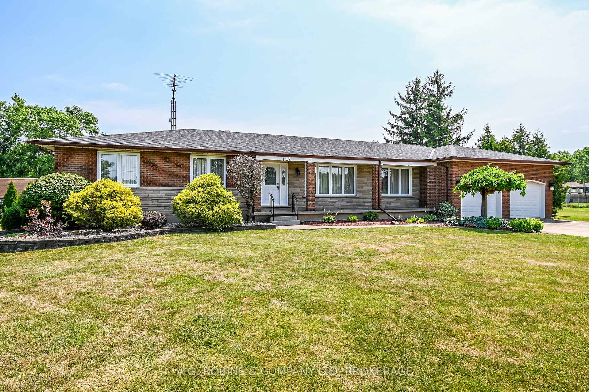 Photo 2 of 152 Doan's Ridge Road, Welland, Cooks Mills — HOMEH