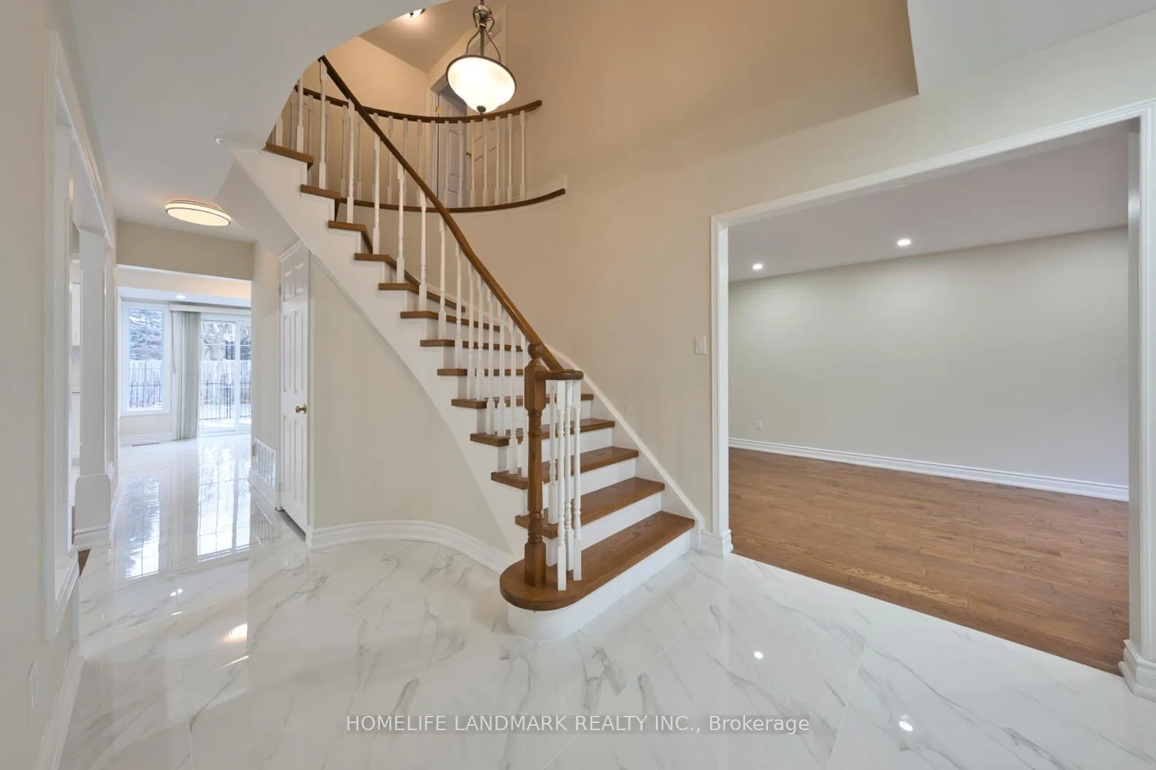 Photo 5 of 18 Glen Dhu Drive, Whitby, Rolling Acres — HOMEH