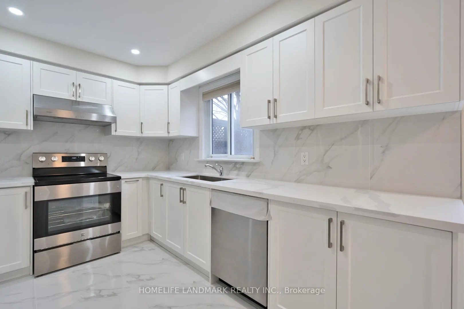 Photo 13 of 18 Glen Dhu Drive, Whitby, Rolling Acres — HOMEH