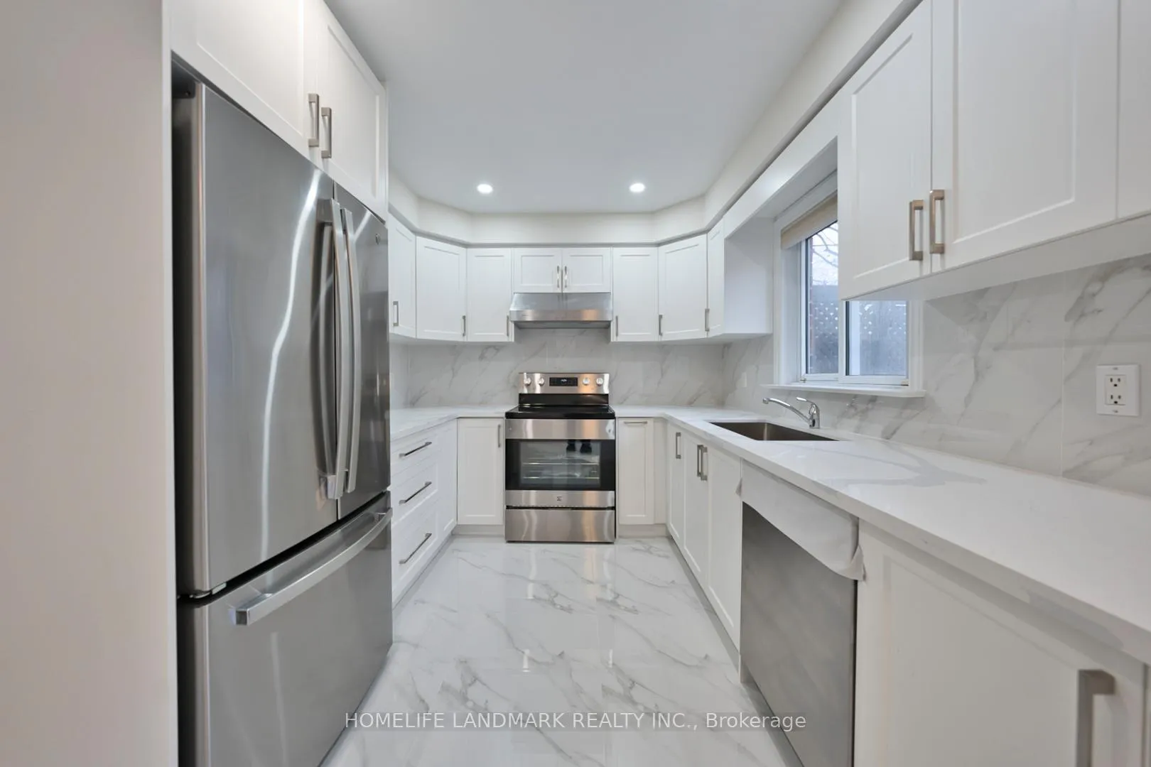 Photo 14 of 18 Glen Dhu Drive, Whitby, Rolling Acres — HOMEH