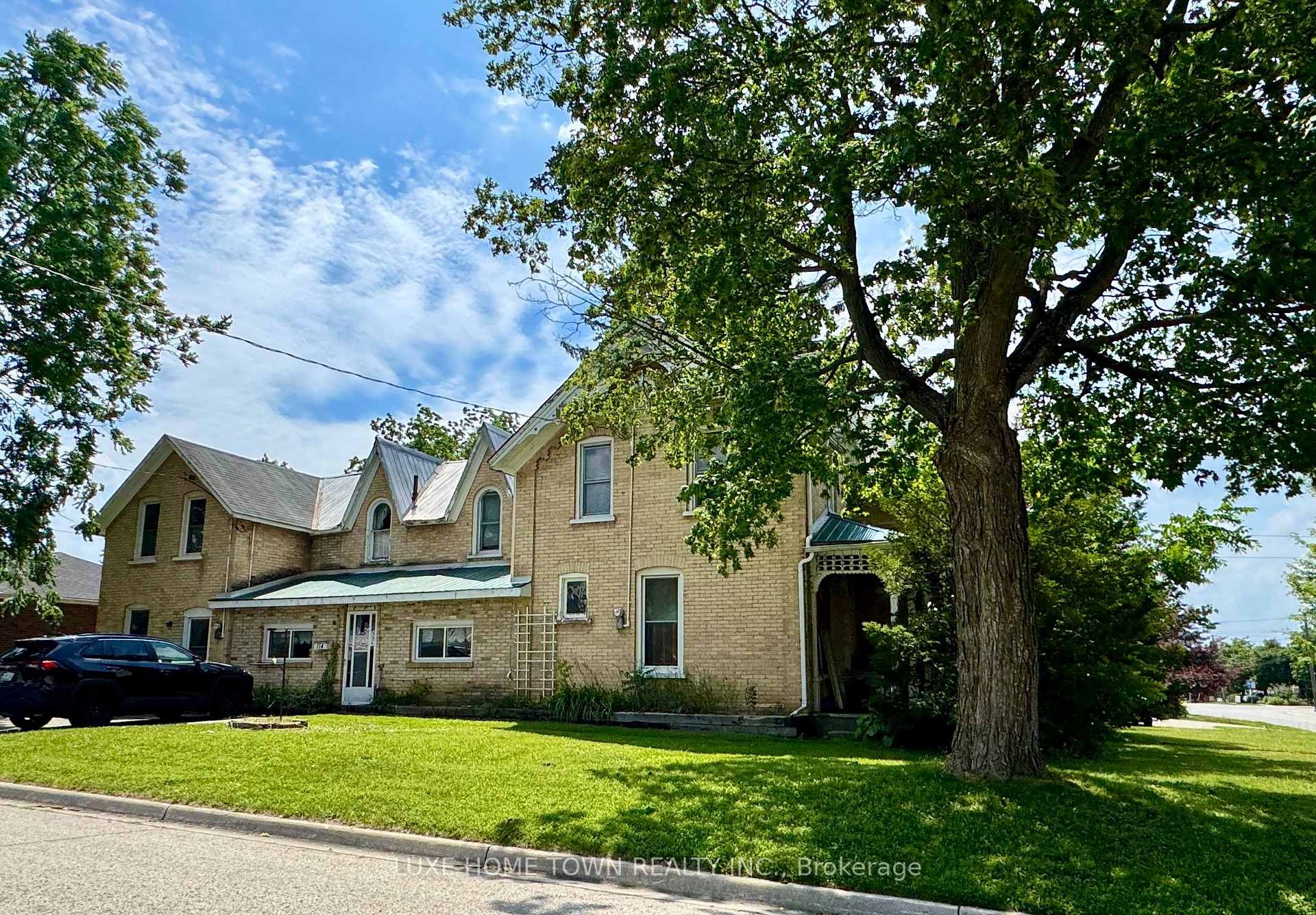 Front of 114 Countess Street S