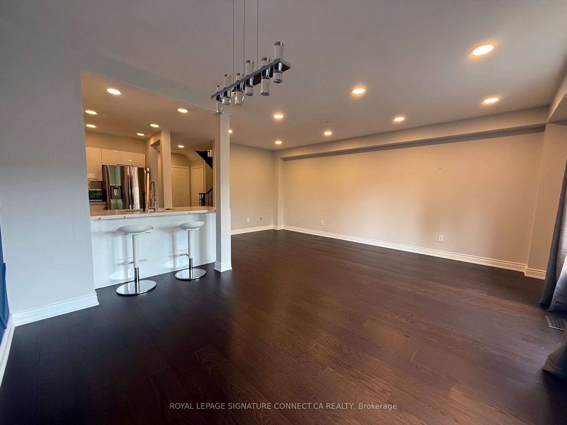 Photo 4 of 119 Carrier Crescent, Vaughan, Patterson — HOMEH