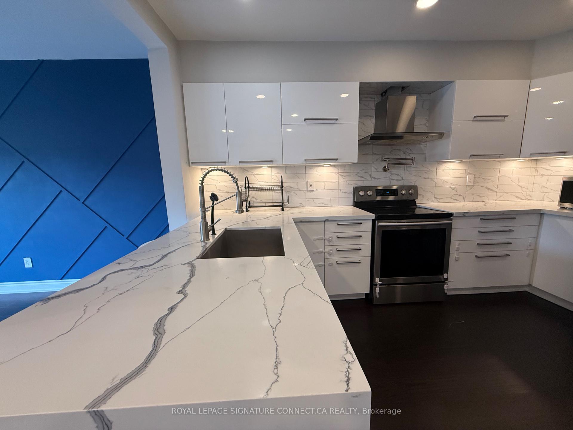 Photo 10 of 119 Carrier Crescent, Vaughan, Patterson — HOMEH