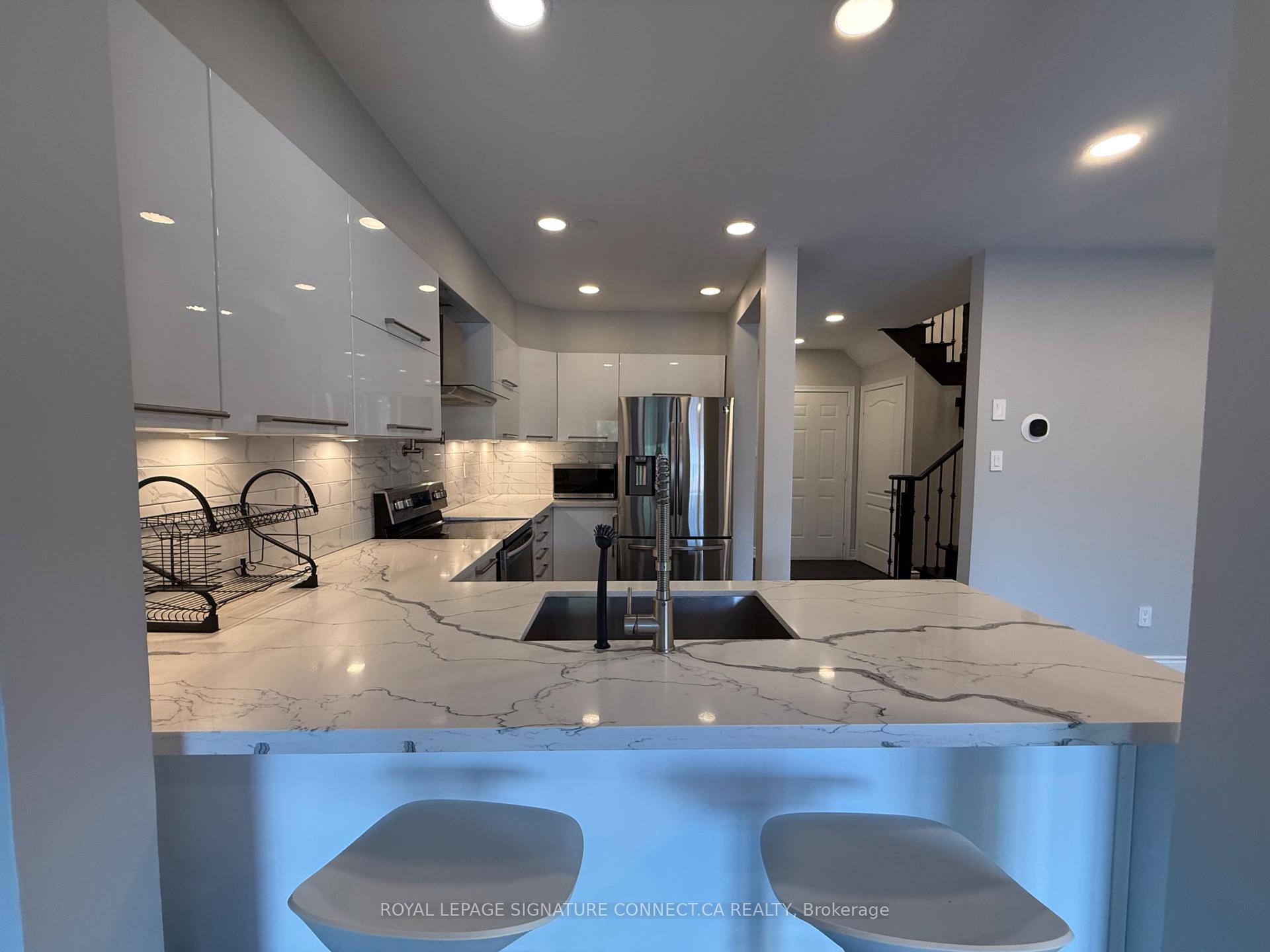 Photo 11 of 119 Carrier Crescent, Vaughan, Patterson — HOMEH