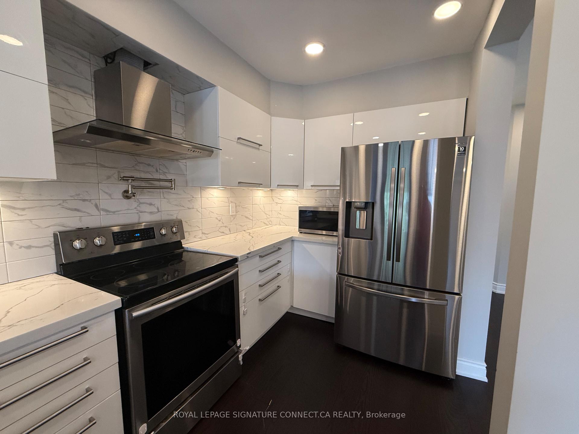 Photo 12 of 119 Carrier Crescent, Vaughan, Patterson — HOMEH