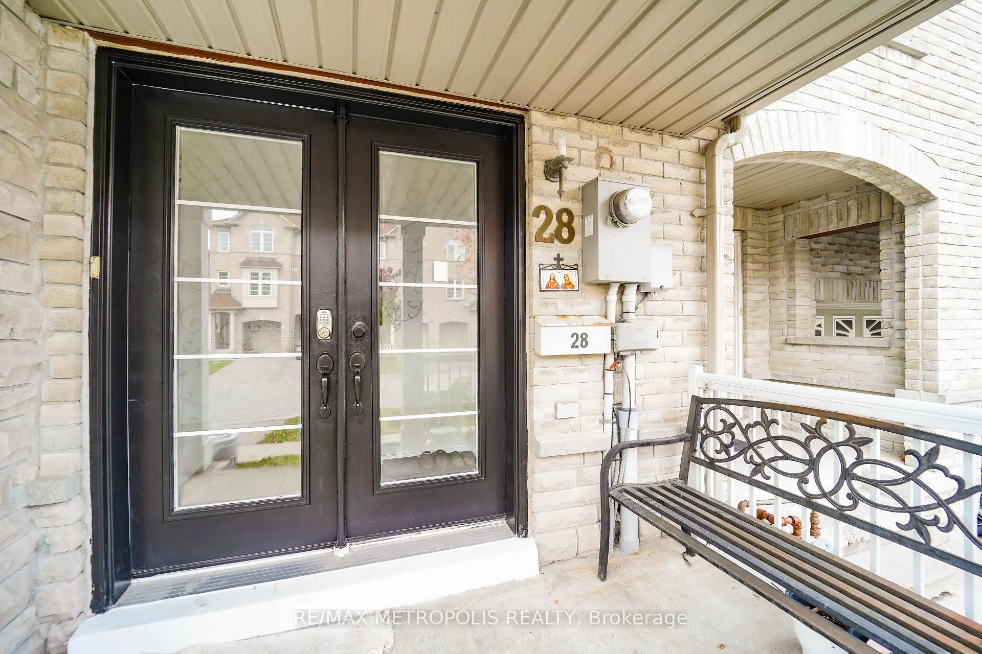 Photo 4 of 28 Talbotshire Street, Ajax, South West — HOMEH
