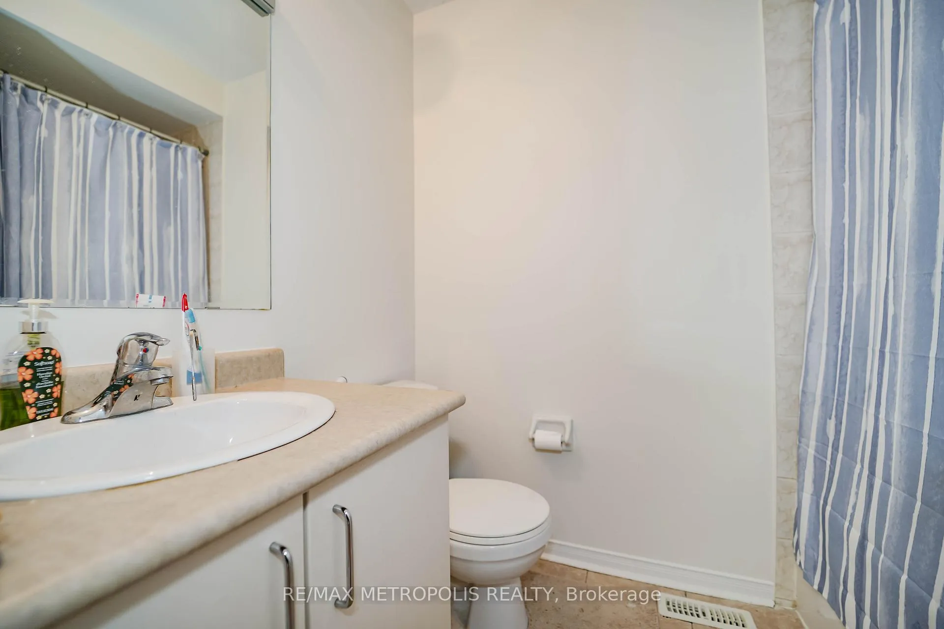Photo 15 of 28 Talbotshire Street, Ajax, South West — HOMEH