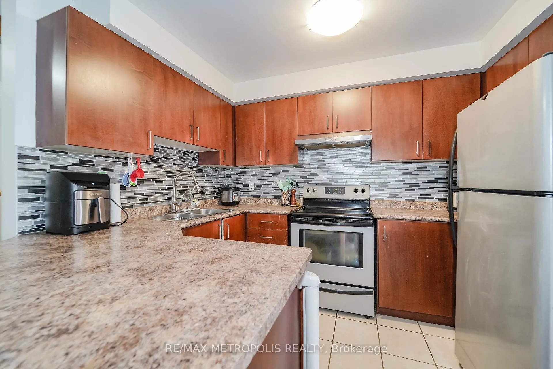 Photo 18 of 28 Talbotshire Street, Ajax, South West — HOMEH