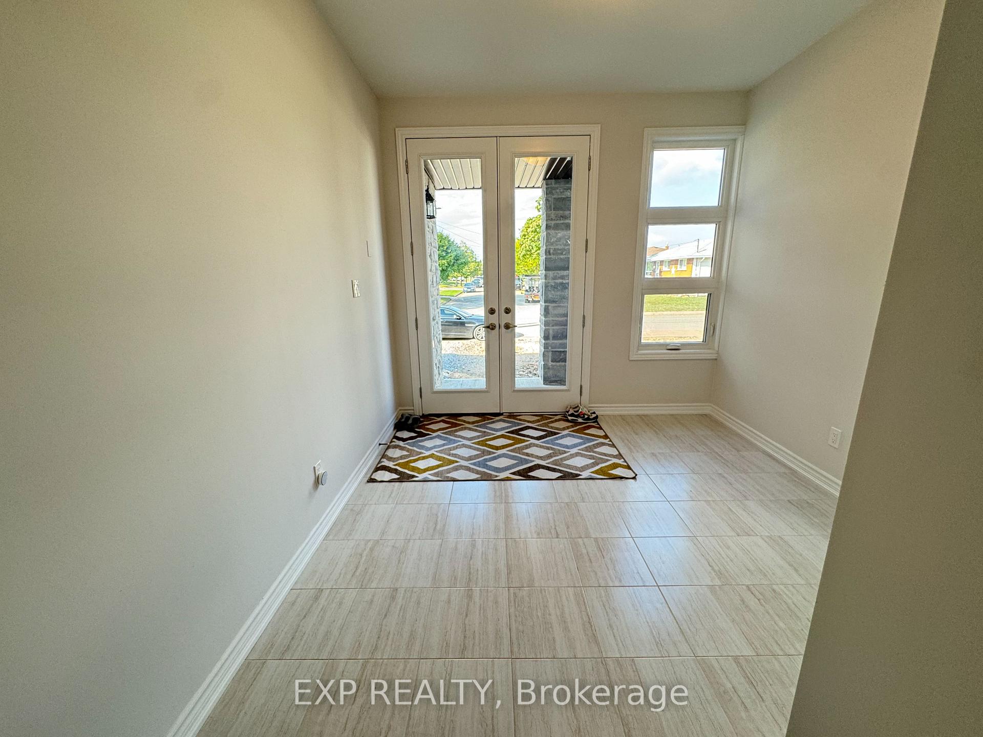 Photo 3 of 47 LAUGHER Ave, Welland, Lincoln/Crowland — HOMEH