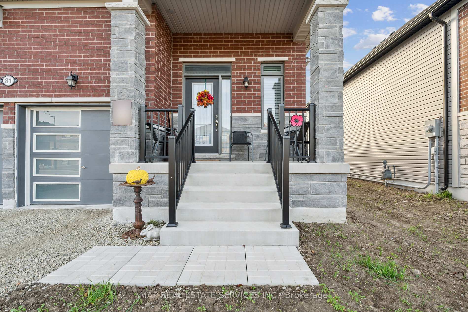 Front of 81 Season Crescent