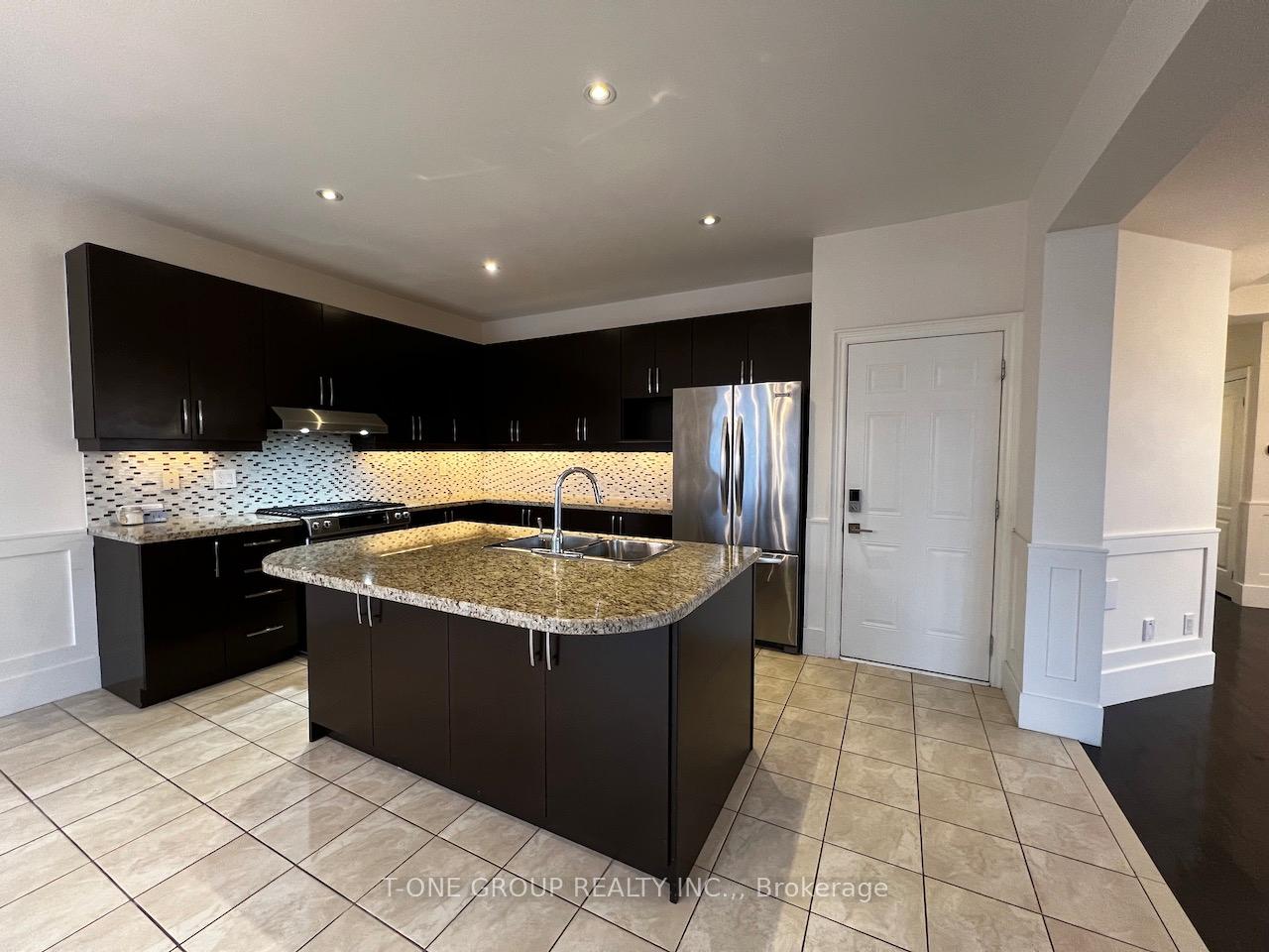 Photo 3 of 1 Timna Crescent, Vaughan, Patterson — HOMEH