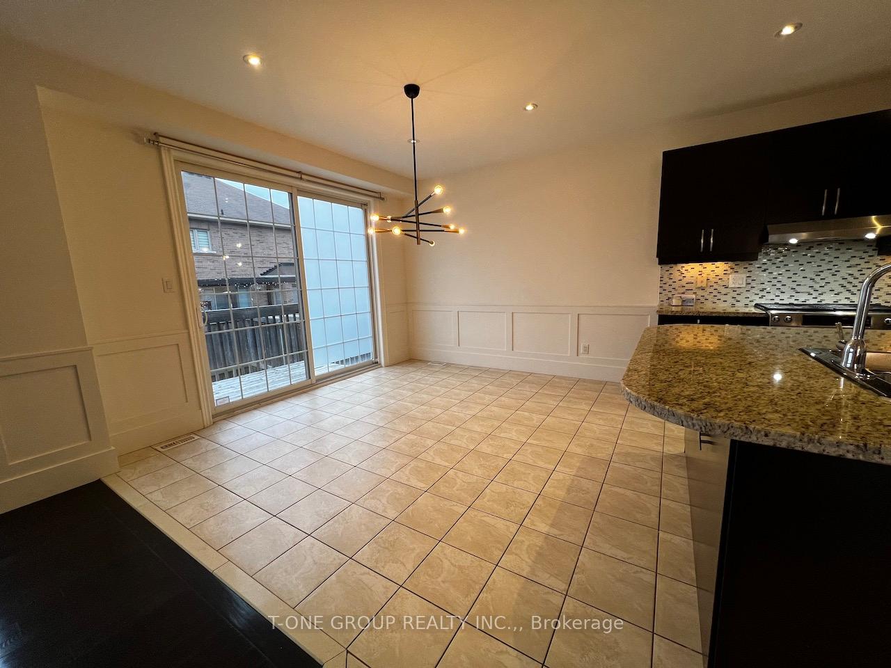 Photo 4 of 1 Timna Crescent, Vaughan, Patterson — HOMEH