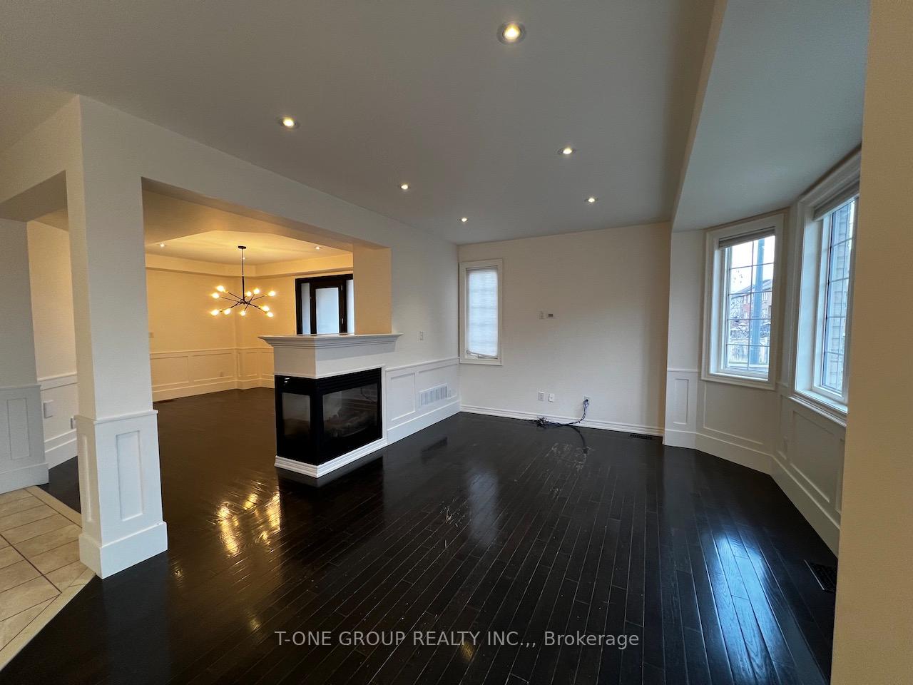 Photo 6 of 1 Timna Crescent, Vaughan, Patterson — HOMEH