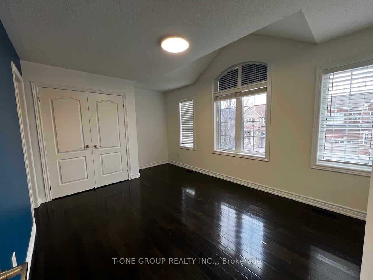 Photo 9 of 1 Timna Crescent, Vaughan, Patterson — HOMEH
