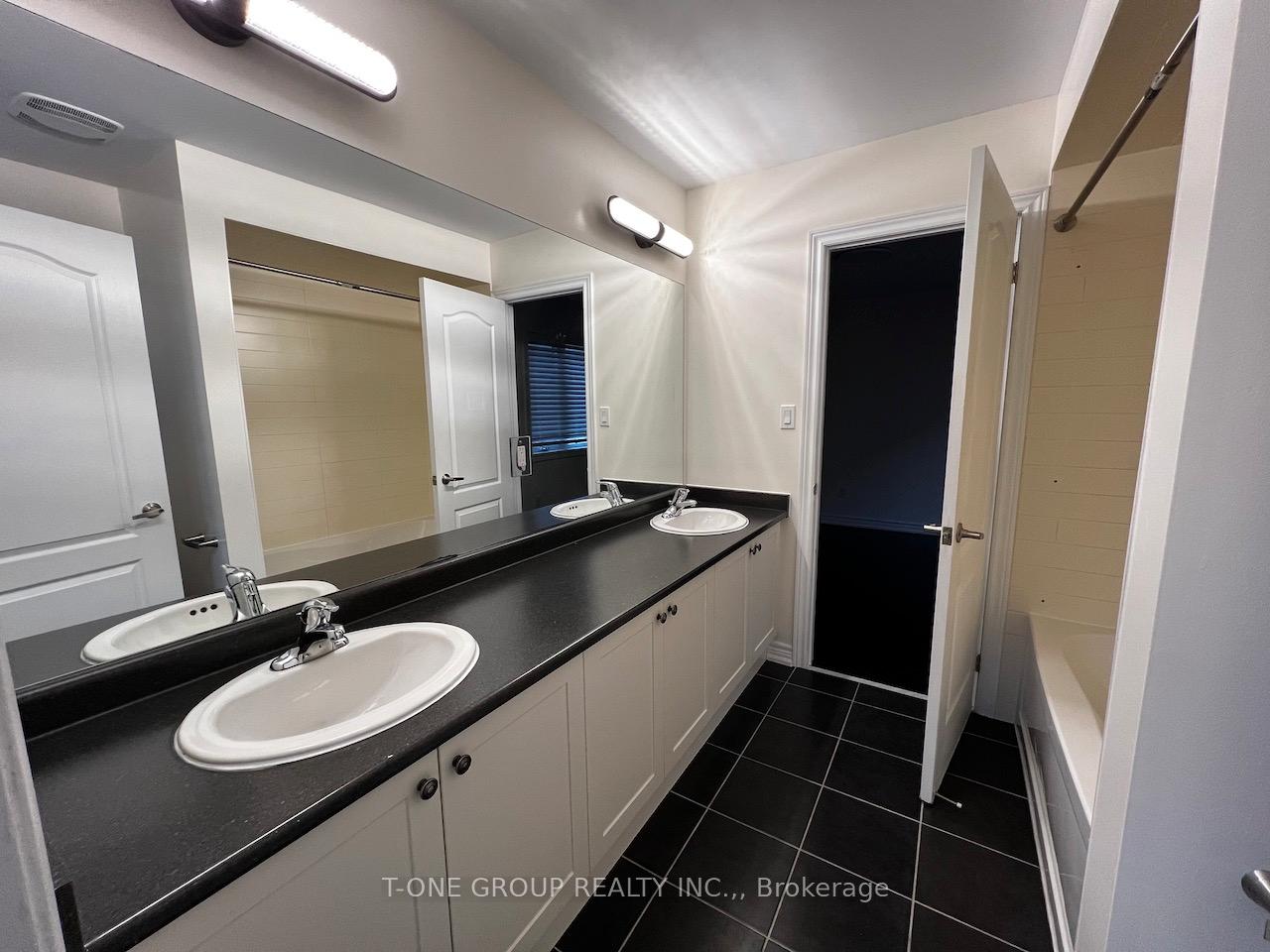 Photo 10 of 1 Timna Crescent, Vaughan, Patterson — HOMEH