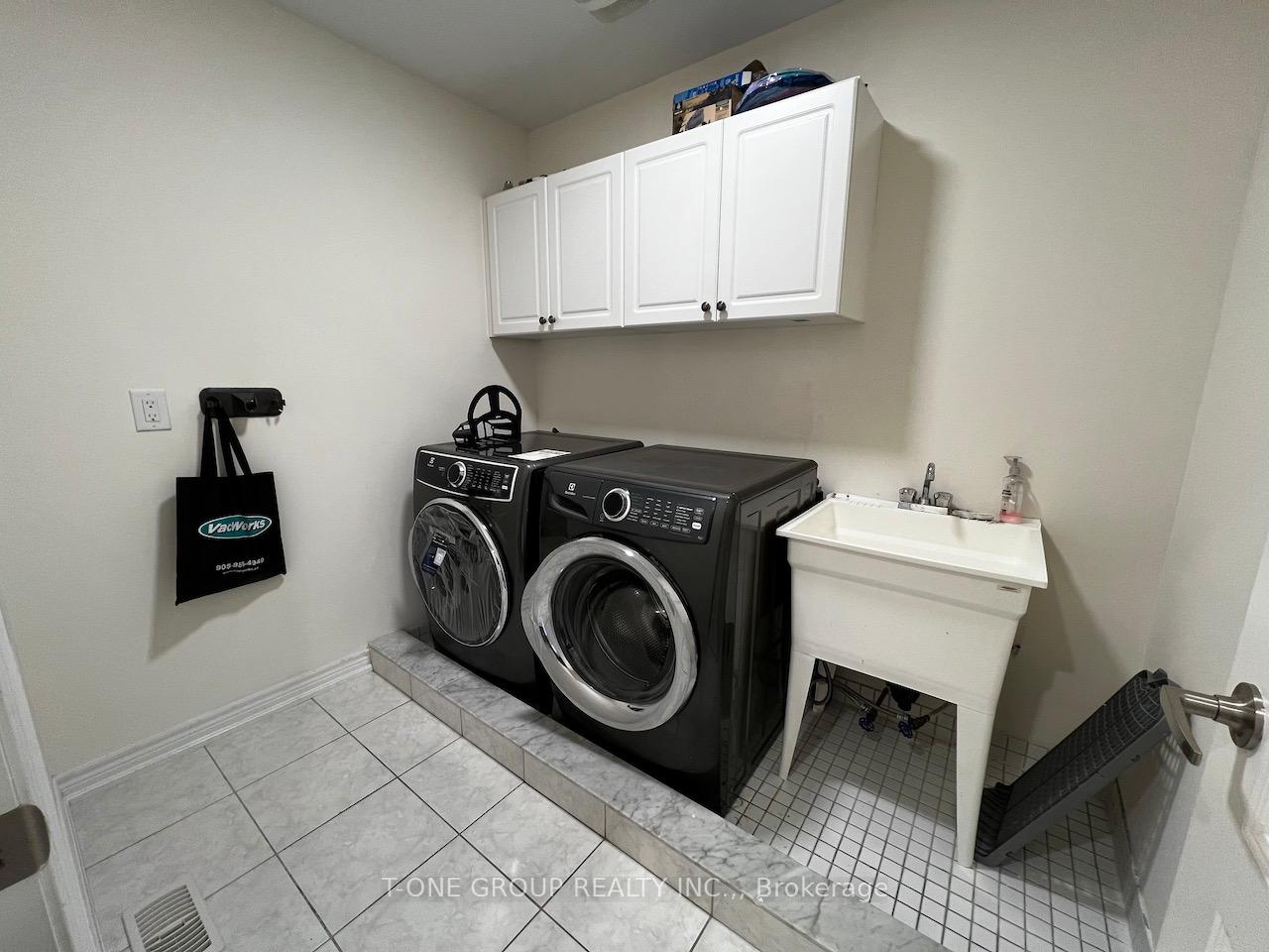 Photo 14 of 1 Timna Crescent, Vaughan, Patterson — HOMEH