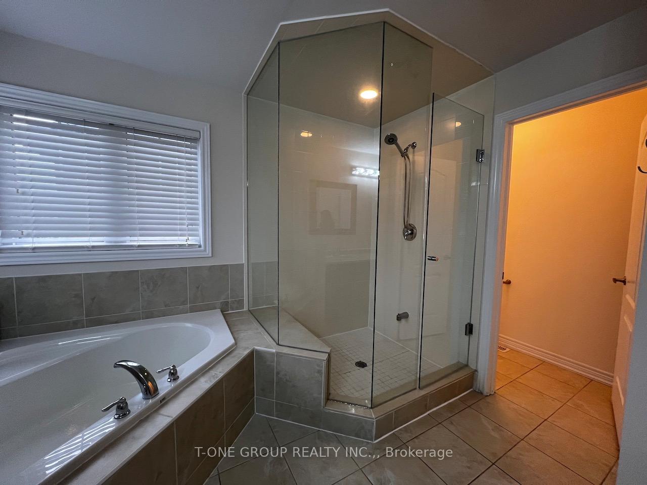Photo 18 of 1 Timna Crescent, Vaughan, Patterson — HOMEH
