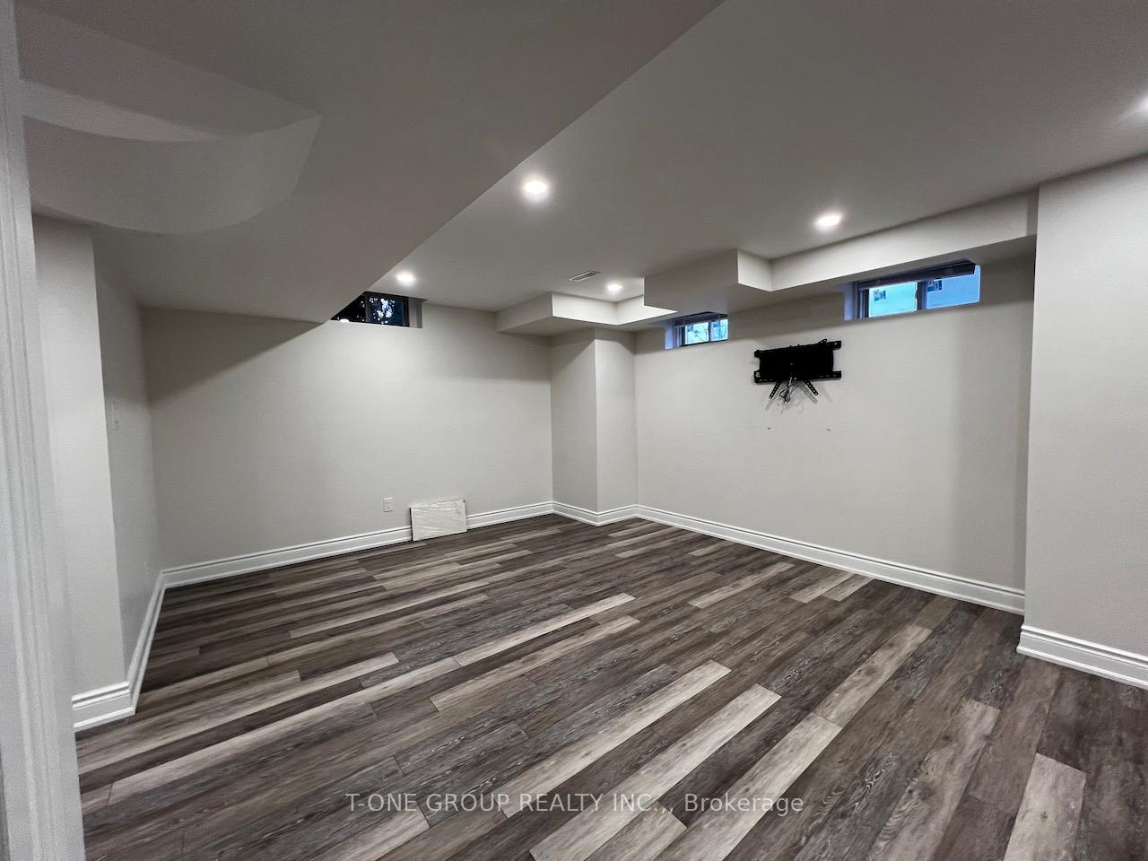 Photo 21 of 1 Timna Crescent, Vaughan, Patterson — HOMEH