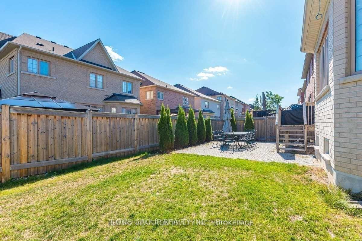 Photo 25 of 1 Timna Crescent, Vaughan, Patterson — HOMEH