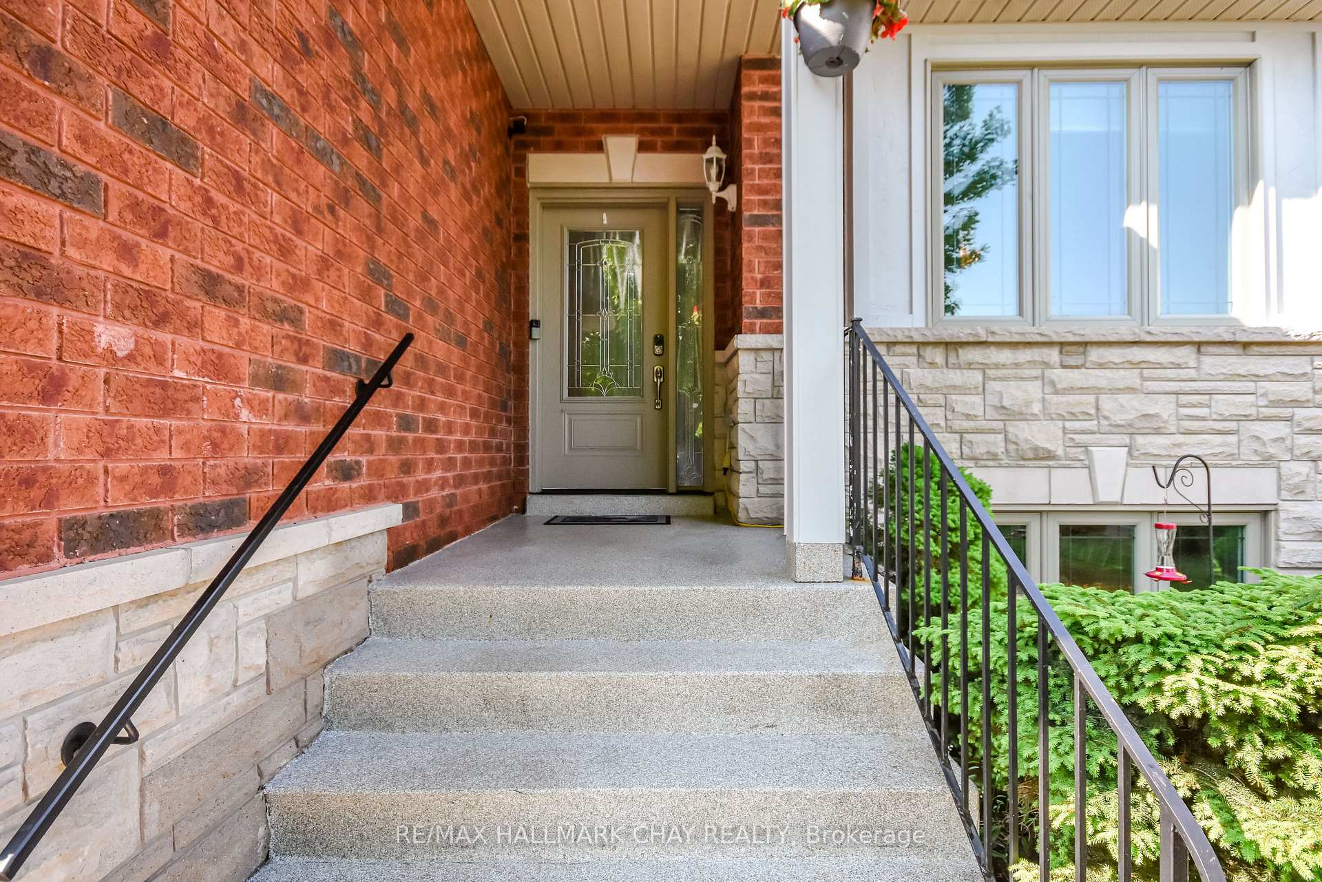 Photo 3 of 5 Meadowood Drive, Wasaga Beach — HOMEH