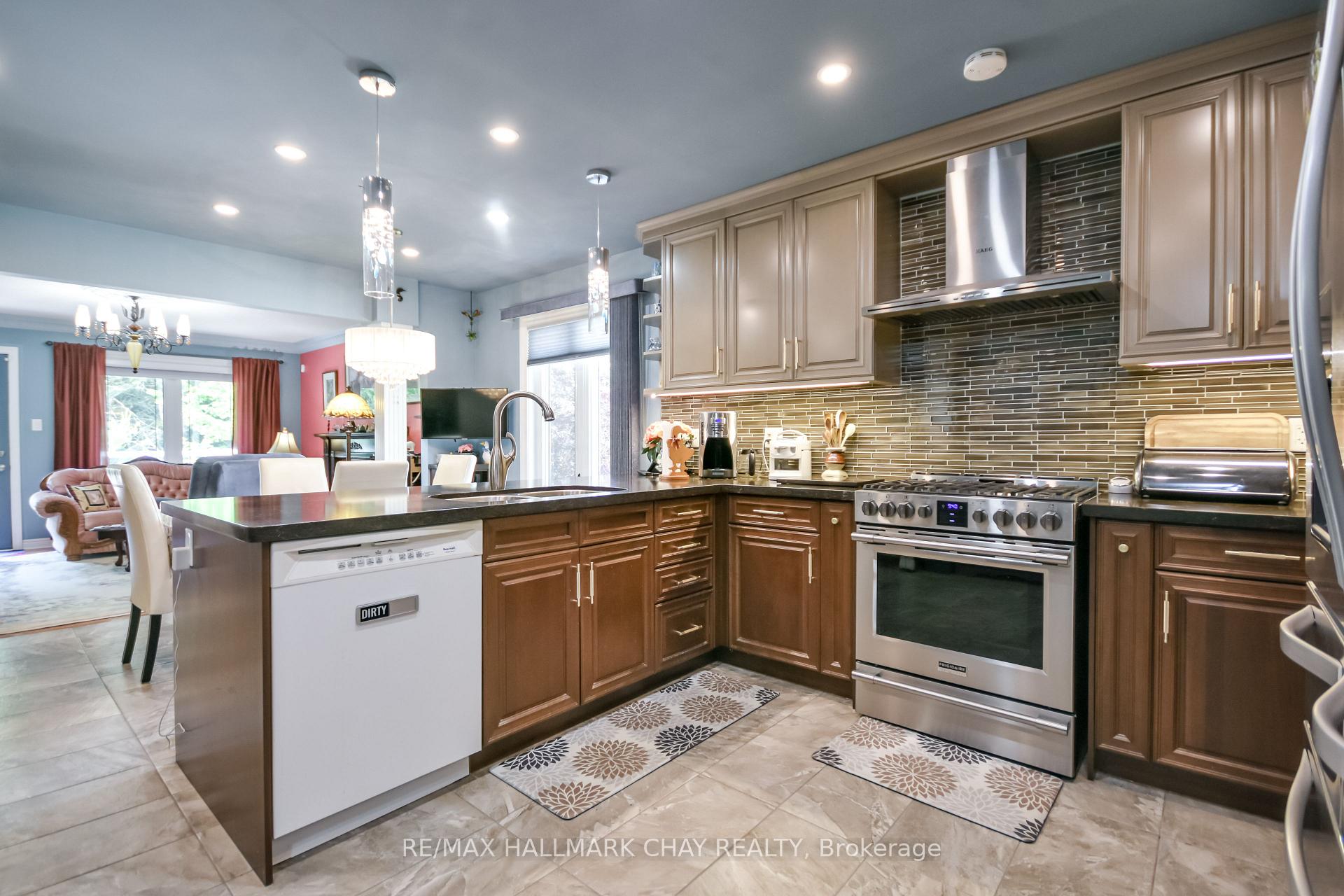 Photo 7 of 5 Meadowood Drive, Wasaga Beach — HOMEH