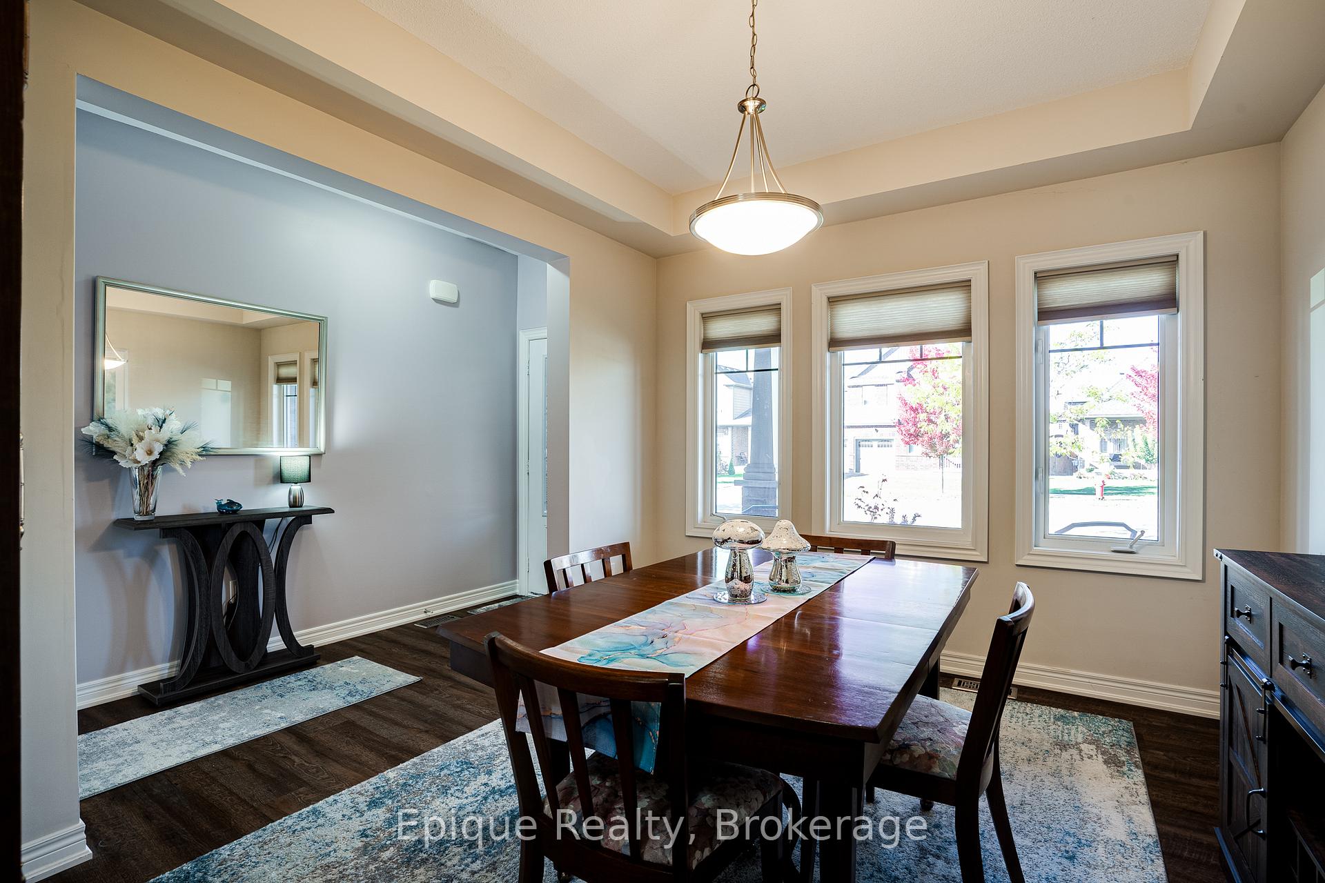 Photo 3 of 68 Roselawn Crescent, Welland, Coyle Creek — HOMEH