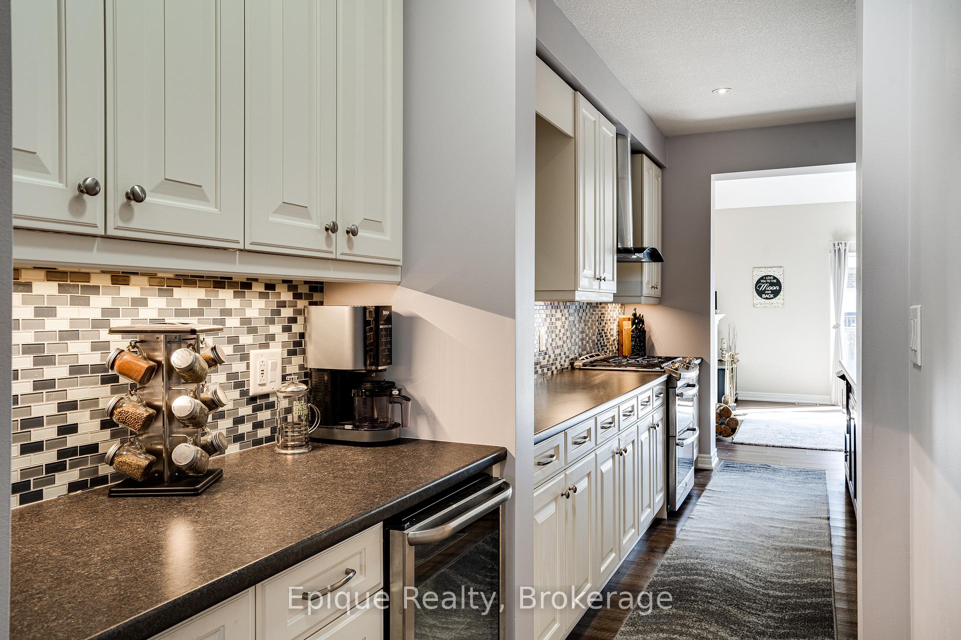 Photo 4 of 68 Roselawn Crescent, Welland, Coyle Creek — HOMEH