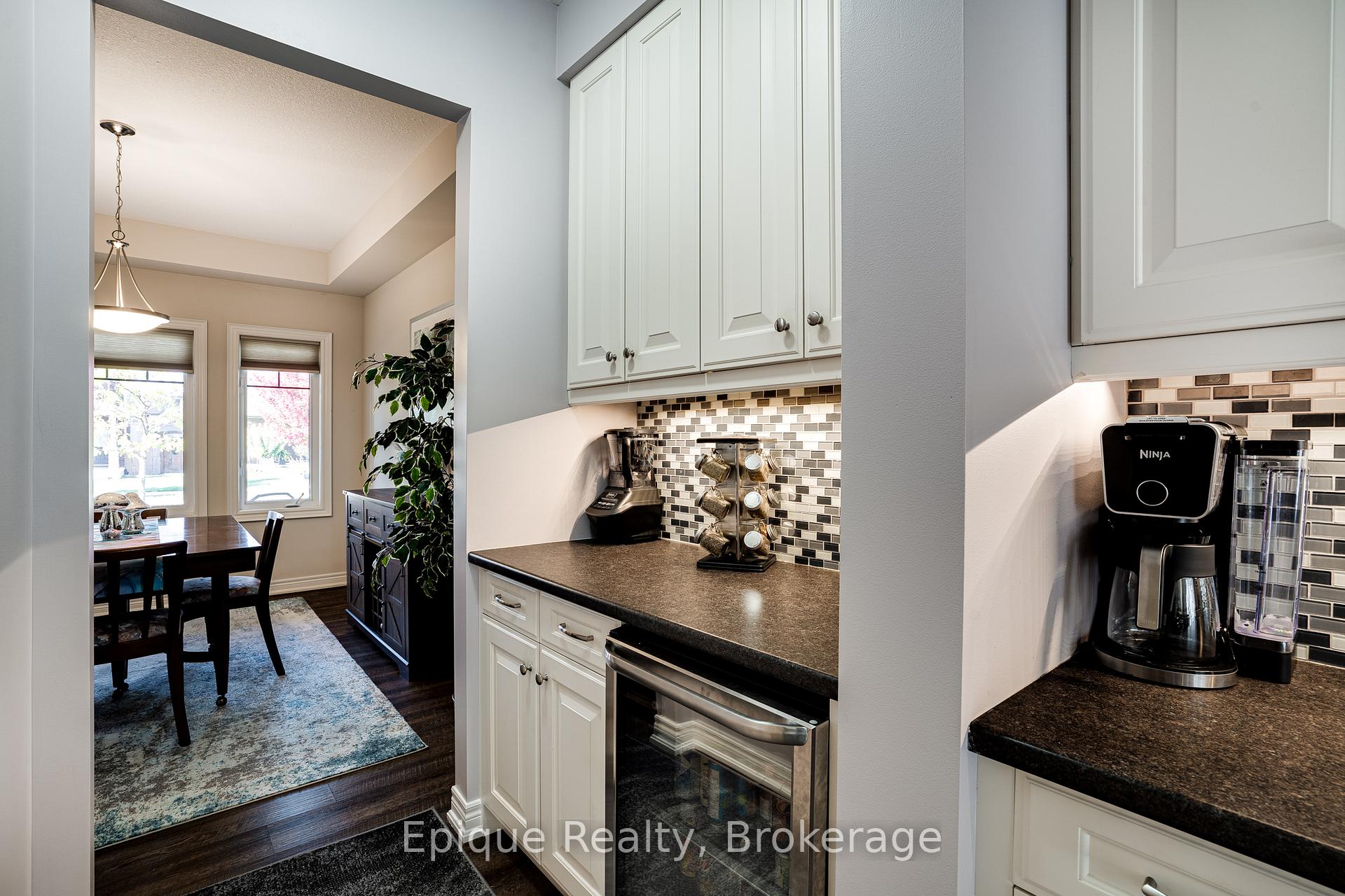 Photo 5 of 68 Roselawn Crescent, Welland, Coyle Creek — HOMEH
