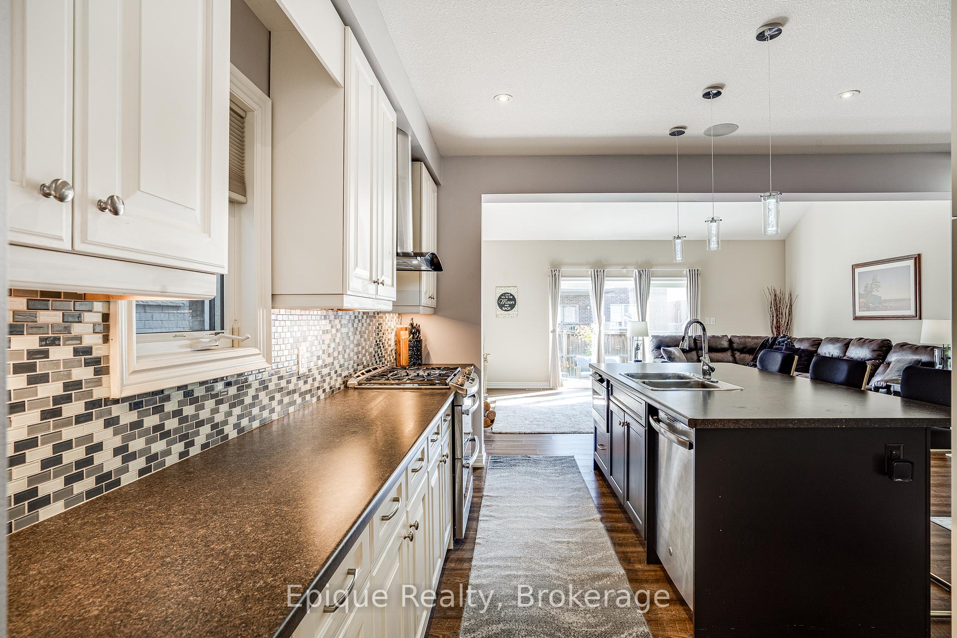 Photo 6 of 68 Roselawn Crescent, Welland, Coyle Creek — HOMEH
