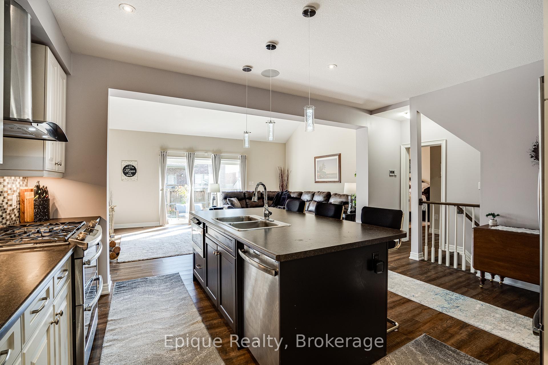 Photo 7 of 68 Roselawn Crescent, Welland, Coyle Creek — HOMEH